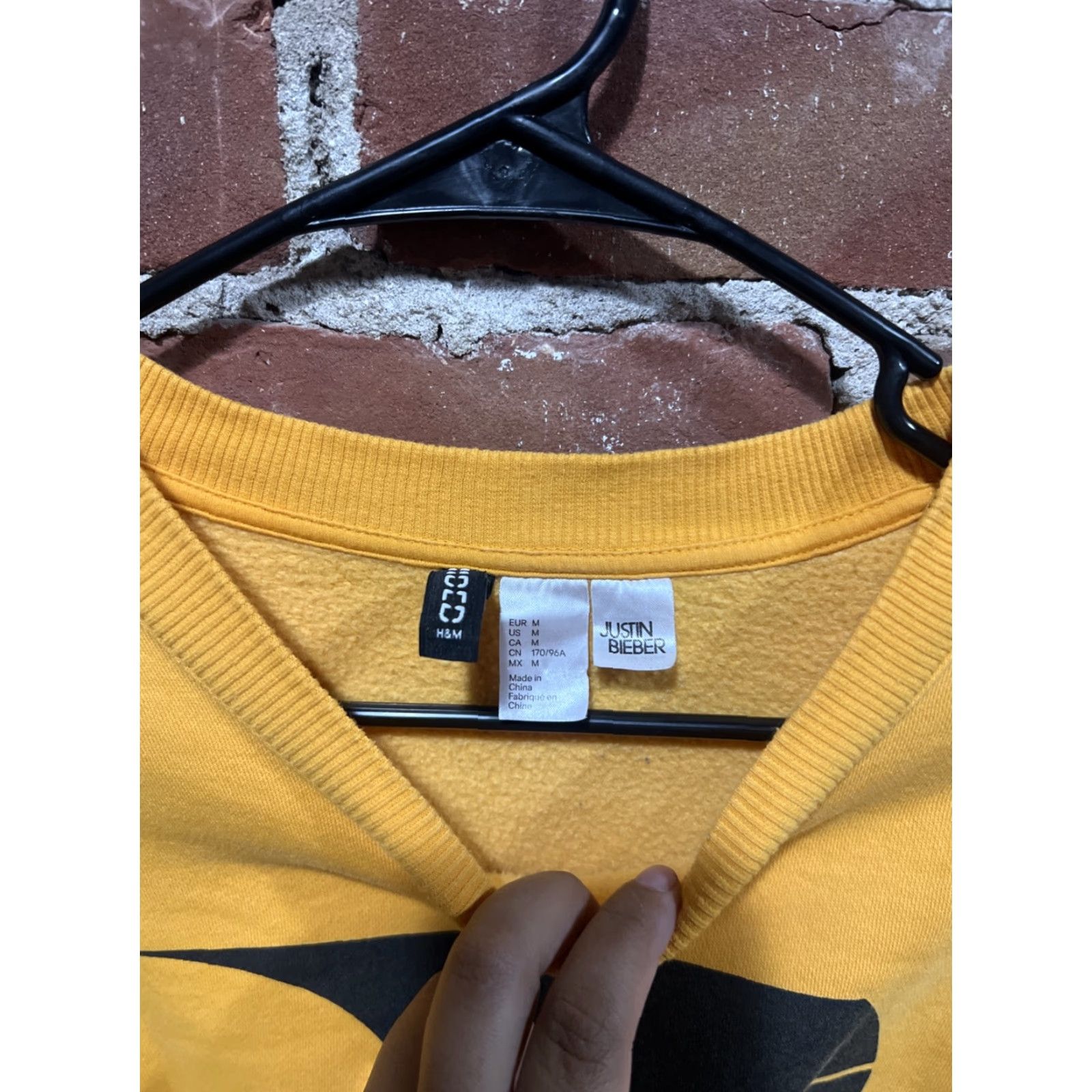 H&M Justin Bieber Stadium Tour Sweatshirt Adult Medium Yellow Long Sleeve Shirt Size US M / EU 48-50 / 2 - 2 Thumbnail
