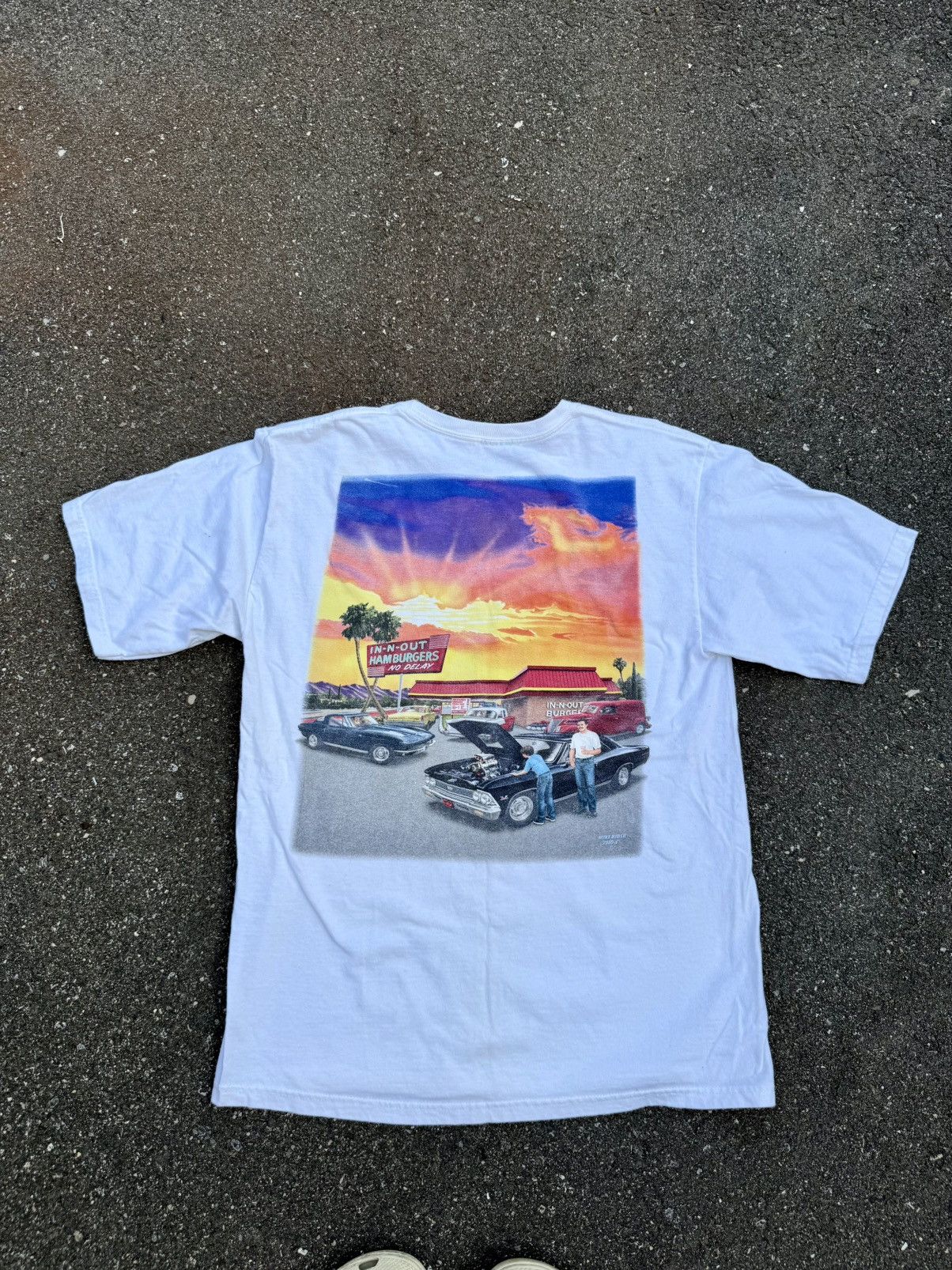 Other Vintage Y2K 2005 In & Out Graphic Tee Shirt Size US M / EU 48-50 / 2 - 1 Thumbnail