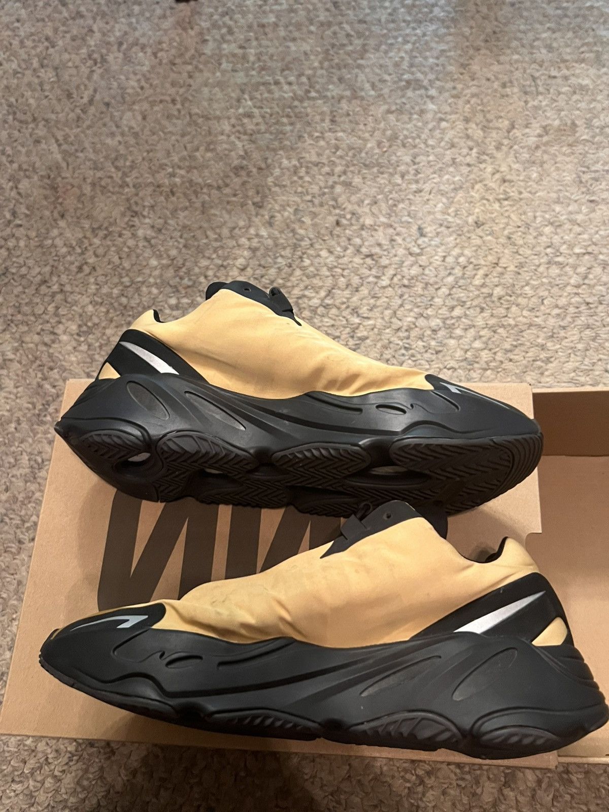 Adidas Yeezy boost 700 MNVN Honeyflux Size US 9.5 / EU 42-43 - 2 Thumbnail