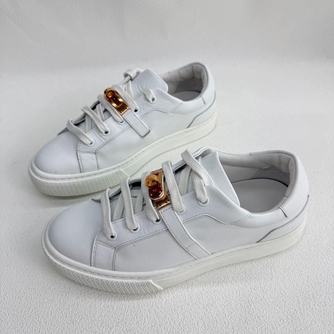 Hermes Hermes Casual Gold Lowtop Sneakers us_6 Women Size US 6 / IT 36 - 1 Thumbnail