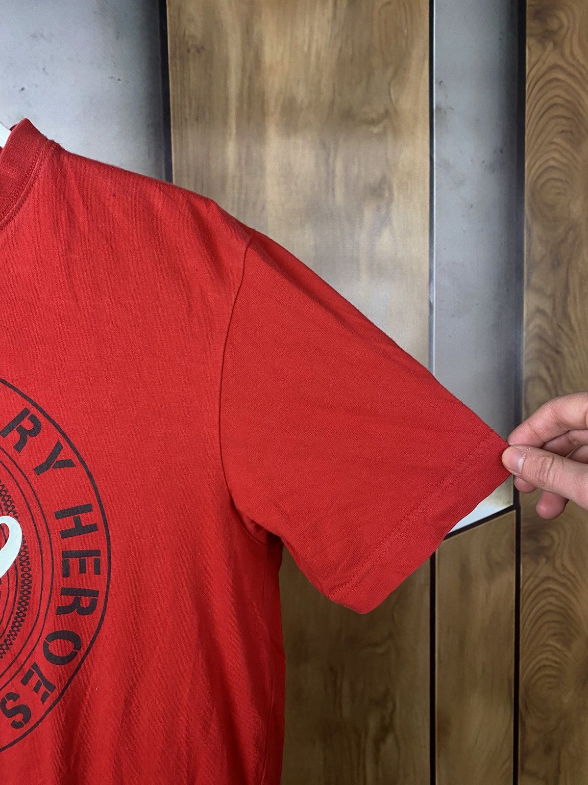 Levi's 📌Vintage 90s T-Shirt Levi’s Heroes Ordinary Red Tab VTG Tee📌 Size US L / EU 52-54 / 3 - 5 Thumbnail