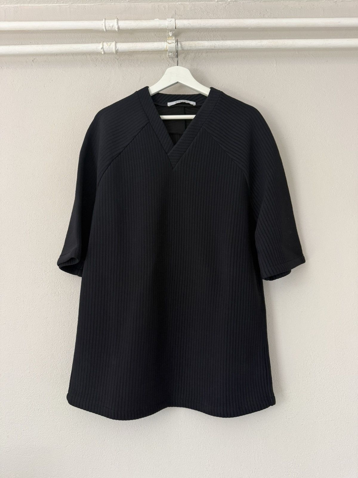 Givenchy Givenchy Ribbed Oversized V-Neck Top Size US M / EU 48-50 / 2 - 1 Thumbnail