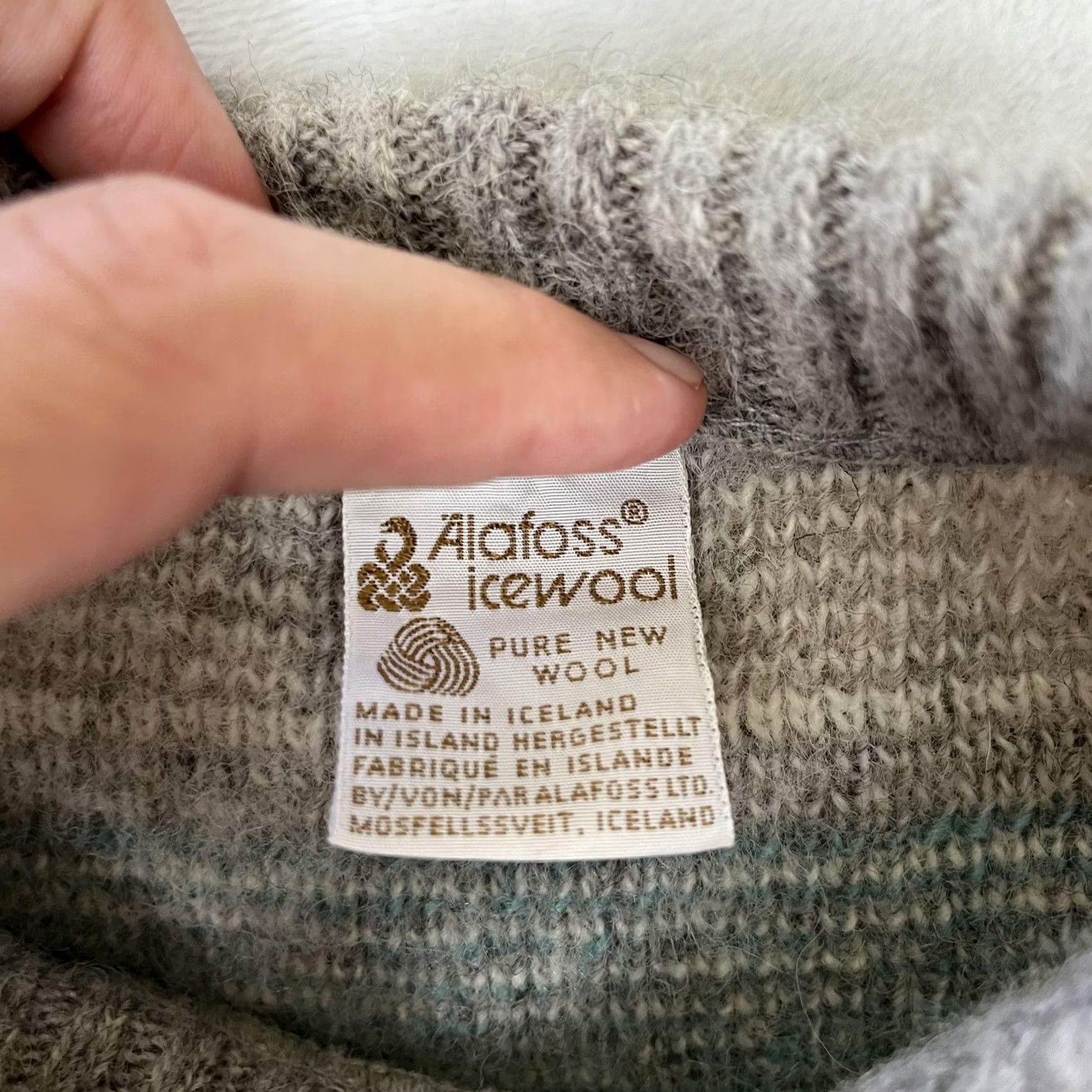 Vintage VINTAGE Alafoss Sweater Mens Large Gray Wool Fair Isle Icelandic Nordic Knit Size US L / EU 52-54 / 3 - 4 Thumbnail