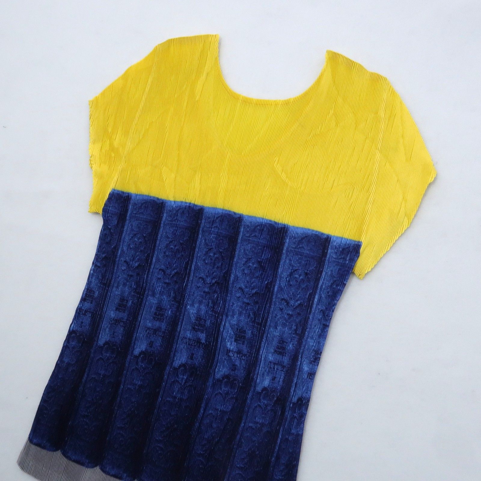 Pleats Please Issey Miyake Pleats Please “Book Cut & Sew” Top Size M / US 6-8 / IT 42-44 - 4 Thumbnail