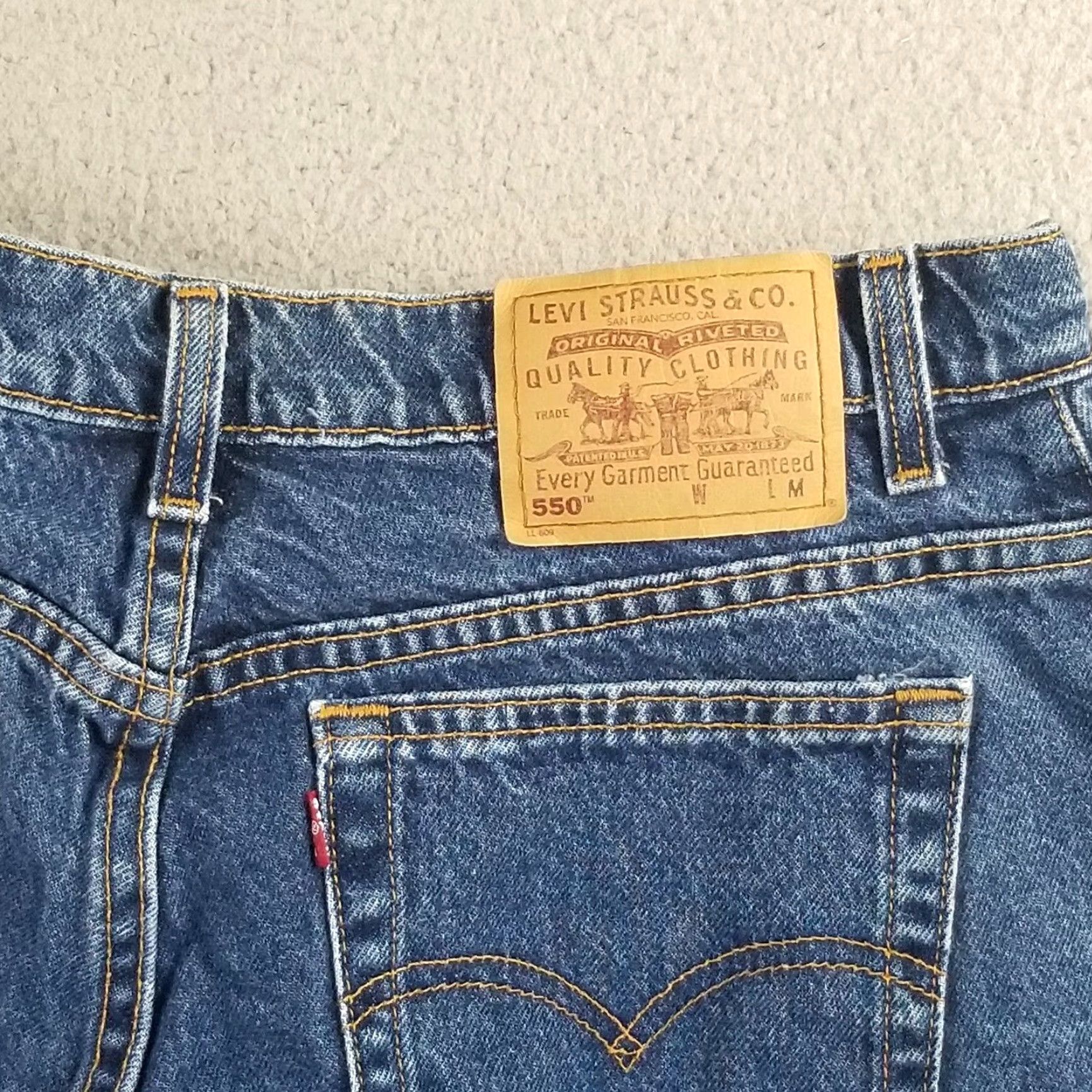 Levi's VINTAGE Levi's 550 Jeans Relaxed Fit Tapered Leg Women's 32X28 High Rise 90s Blue Denim Jeans Women/User-Defined Size 32x28 Size 24" / US 00 / IT 34 - 4 Thumbnail