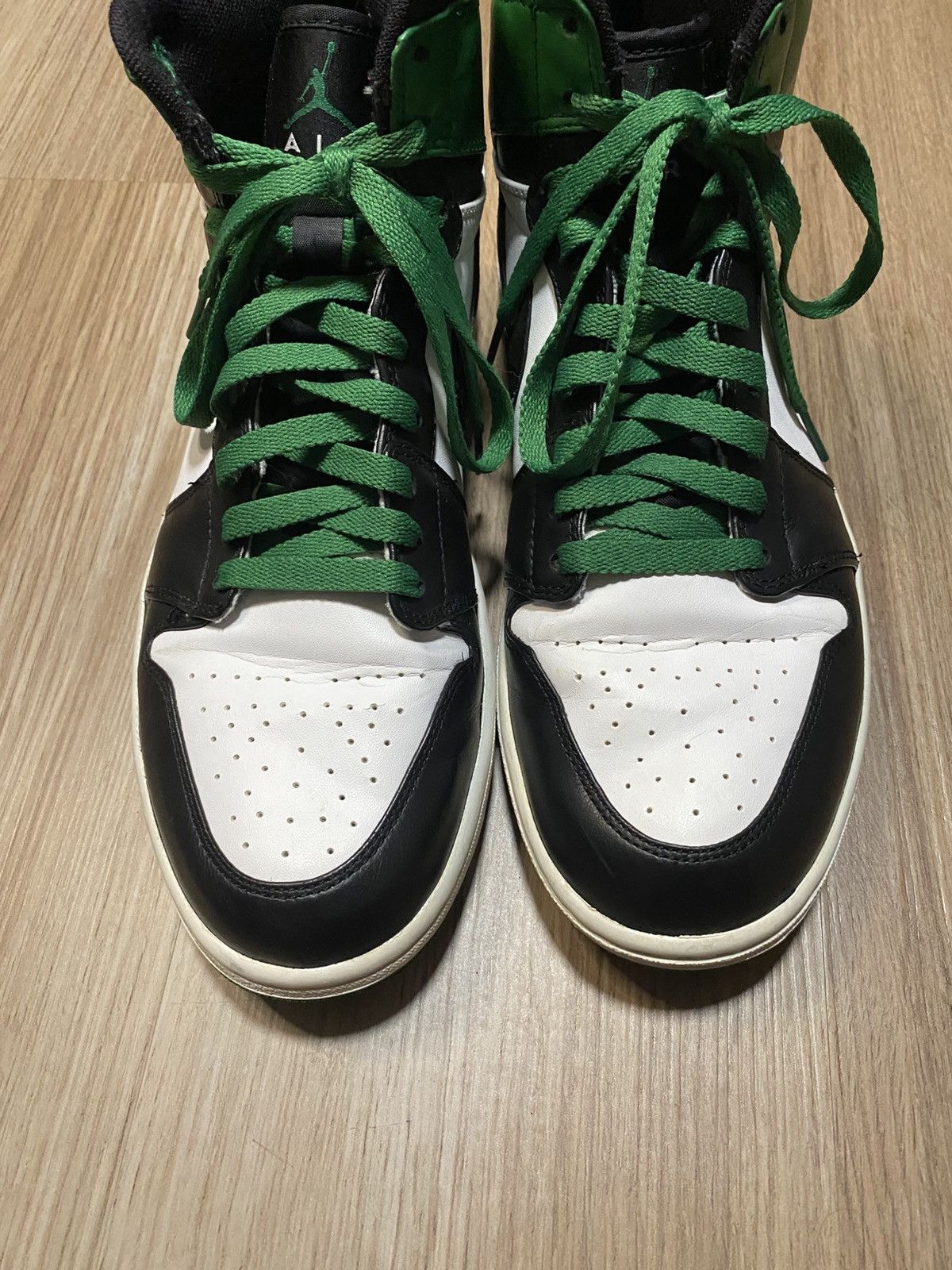 Jordan Brand Air Jordan 1 Retro High Boston Celtics 2009 Men's Size US 10 Size US 10 / EU 43 - 4 Thumbnail