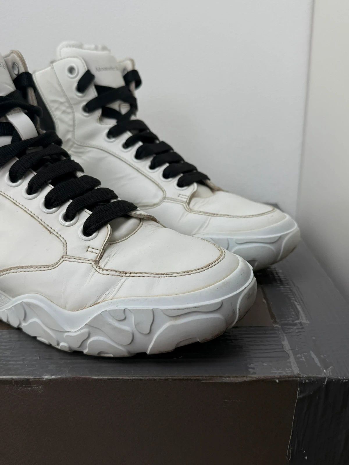 Alexander McQueen Alexander McQueen shoes sneakers luxury old money Size US 7 / EU 40 - 4 Thumbnail
