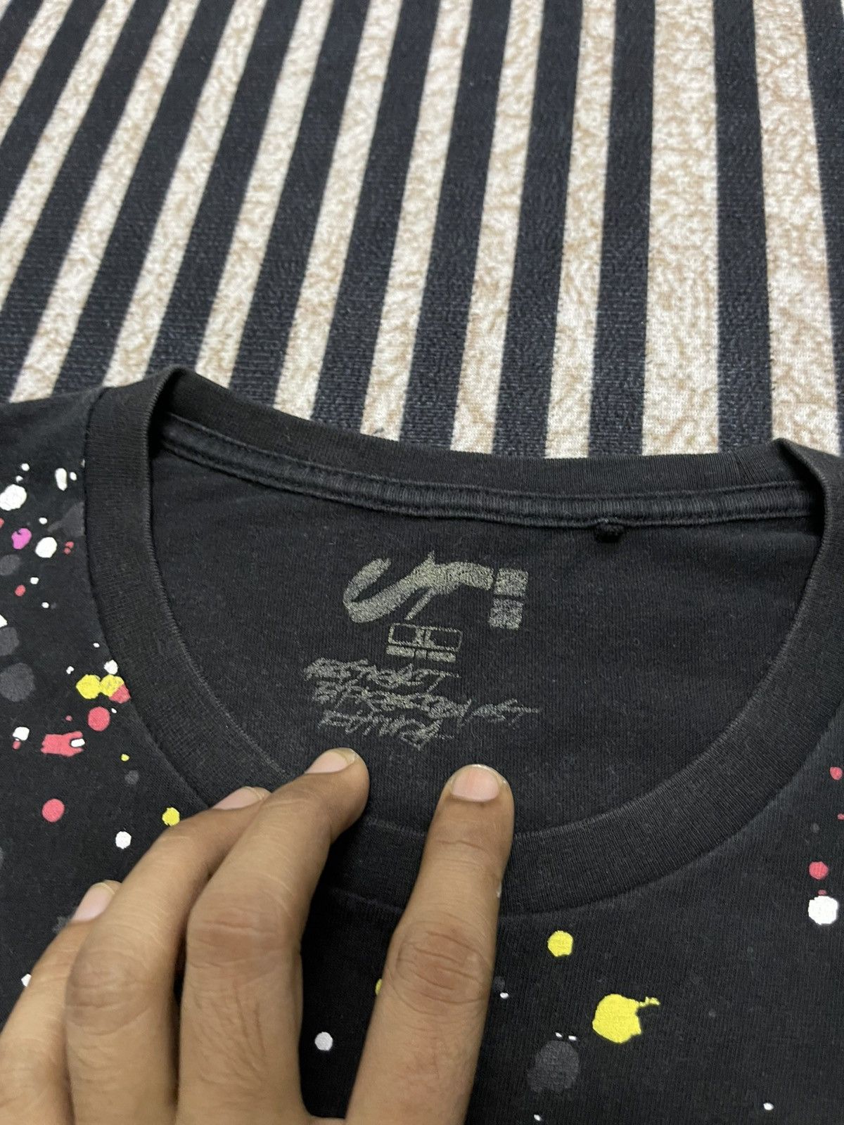 Futura × Uniqlo 2000s UNIQLO X FUTURA SHORT SLEEVE TSHIRT ART DESIGN Size US XL / EU 56 / 4 - 7 Thumbnail