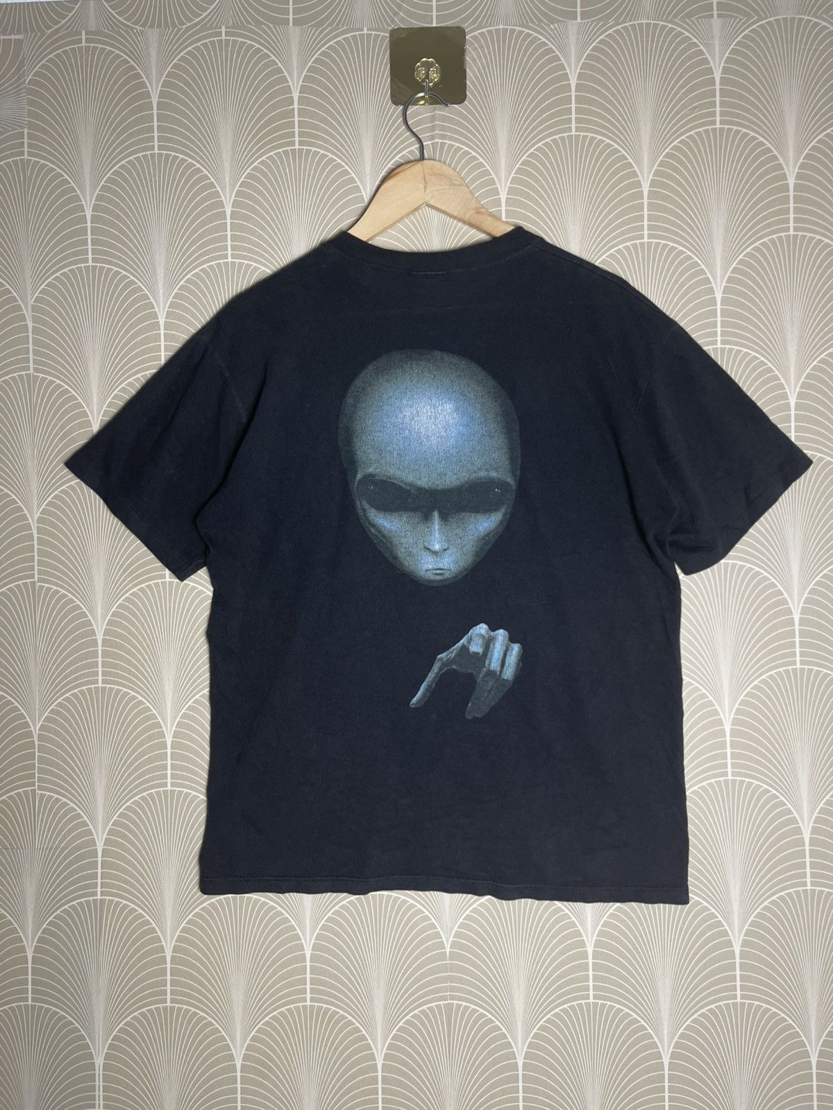 Alien Workshop VINTAGE 1995 ALIEN WORKSHOP ALIENATED TEES RARE BACKHIT Size US M / EU 48-50 / 2 - 2 Thumbnail