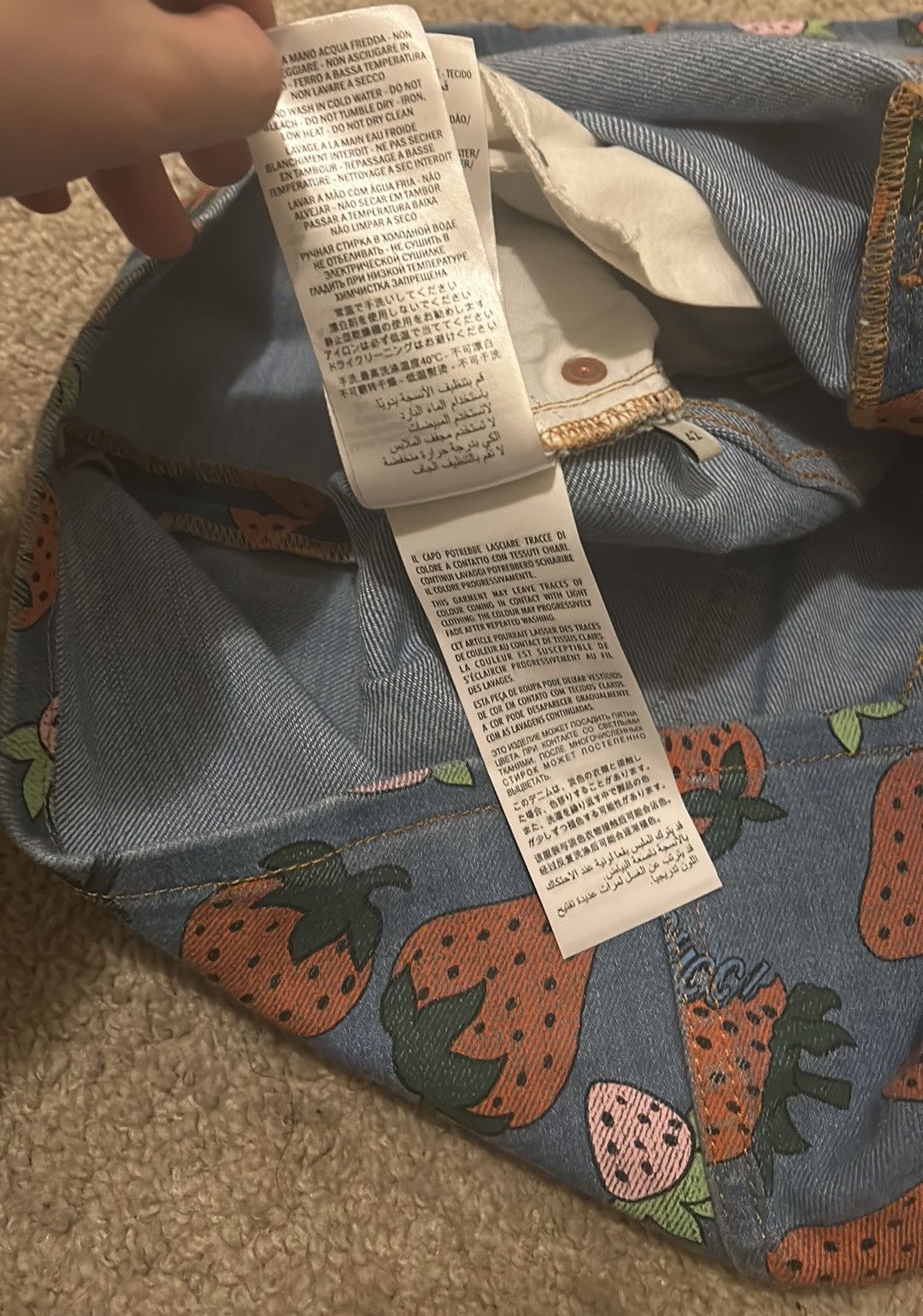Gucci Gucci Denim Skirt with Strawberry Print size IT 42 Size 28" / US 6 / IT 42 - 9 Thumbnail