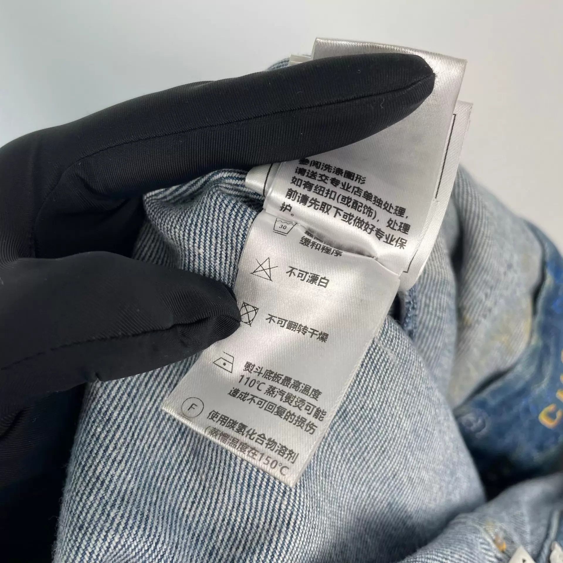 Chanel CHANEL Denim Blue Printed Logo Jacket Size 25" / US 0 / IT 36 - 7 Thumbnail