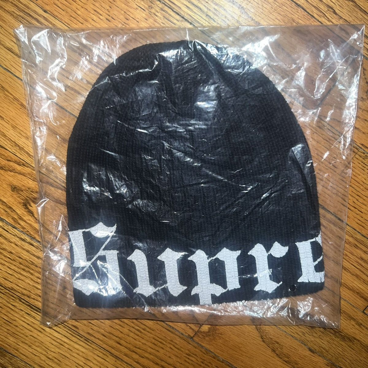 Supreme Supreme Old English Printed Beanie SS26 Black Size ONE SIZE - 3 Thumbnail