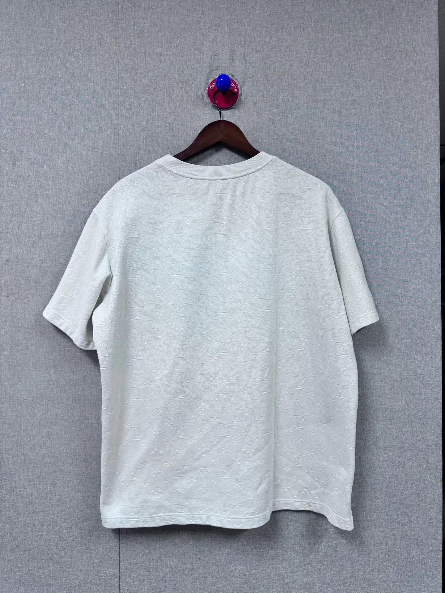 Louis Vuitton LV AOP White T-Shirt XXL Worn minor collar stain Size US XXL / EU 58 / 5 - 2 Thumbnail