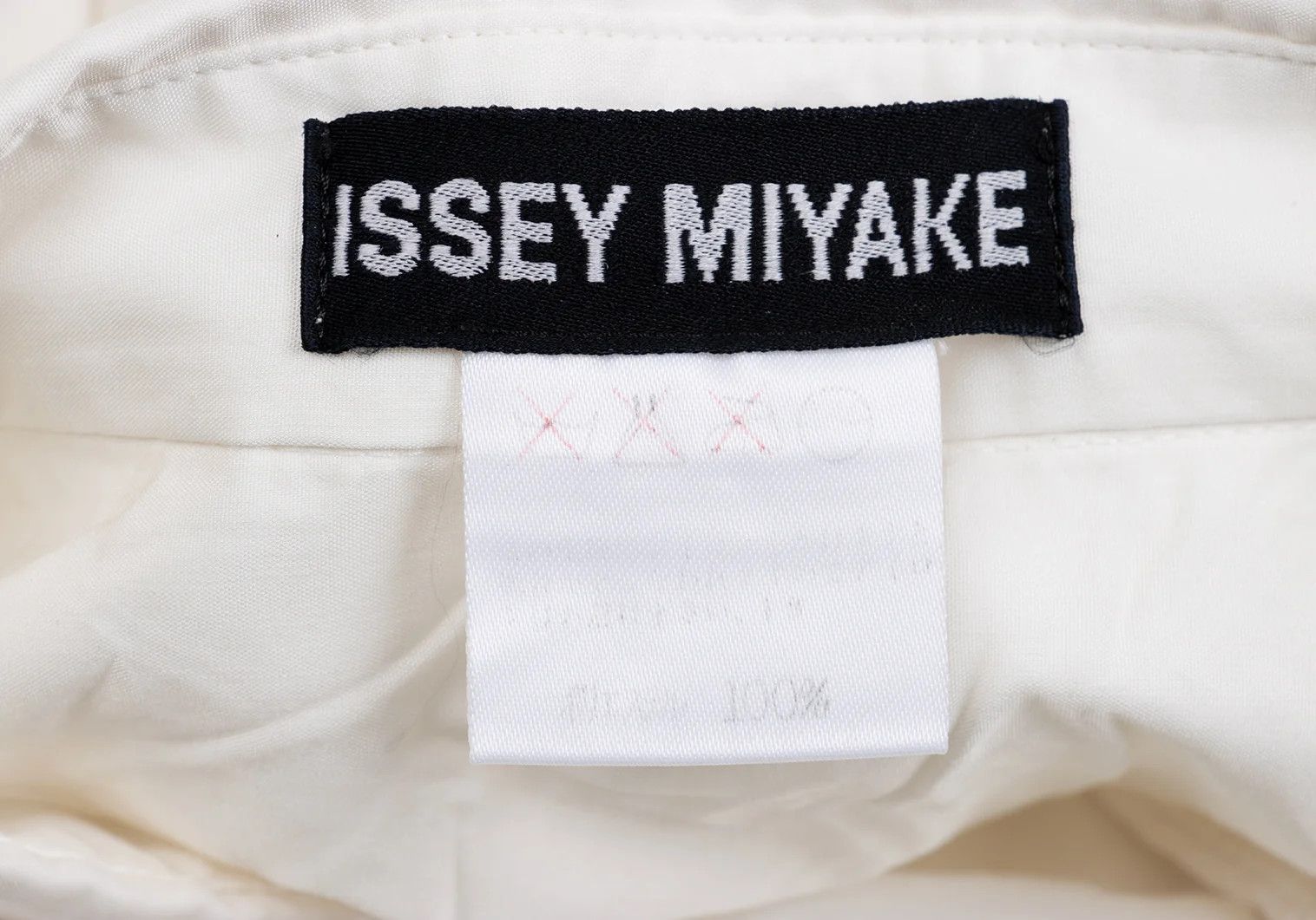 Issey Miyake Pleats Shirt in Off-White Size XL Size US XL / EU 56 / 4 - 19 Thumbnail