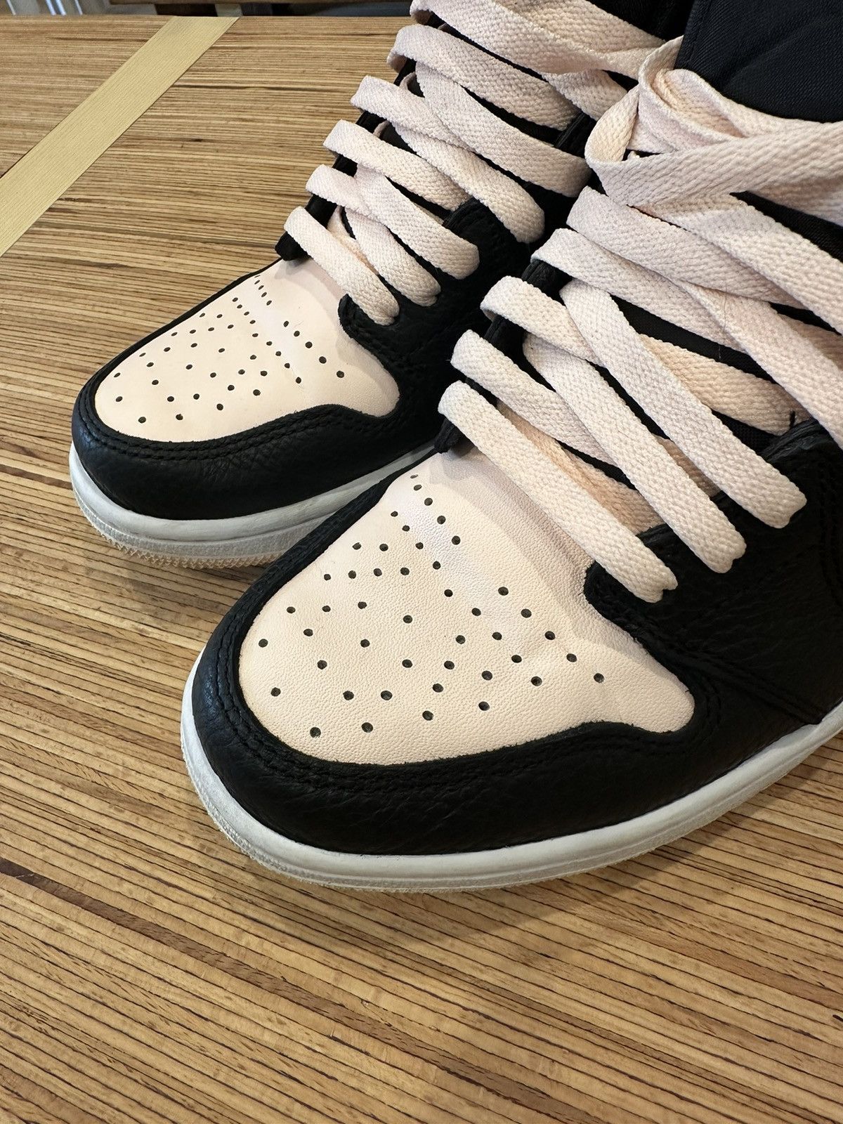 Jordan Brand Jordan 1 Retro High OG Crimson Tint Size US 9.5 / EU 42-43 - 7 Thumbnail