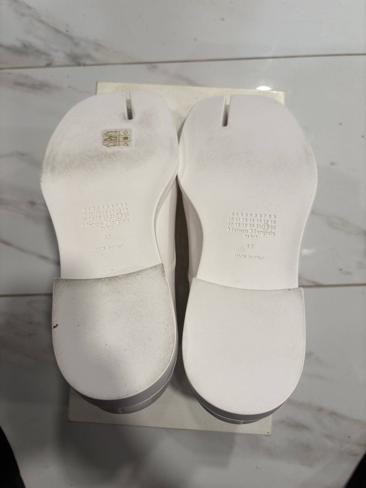 Maison Margiela Maison Margiela White Lace-Up Tabi Loafers Size US 7 / EU 40 - 5 Thumbnail
