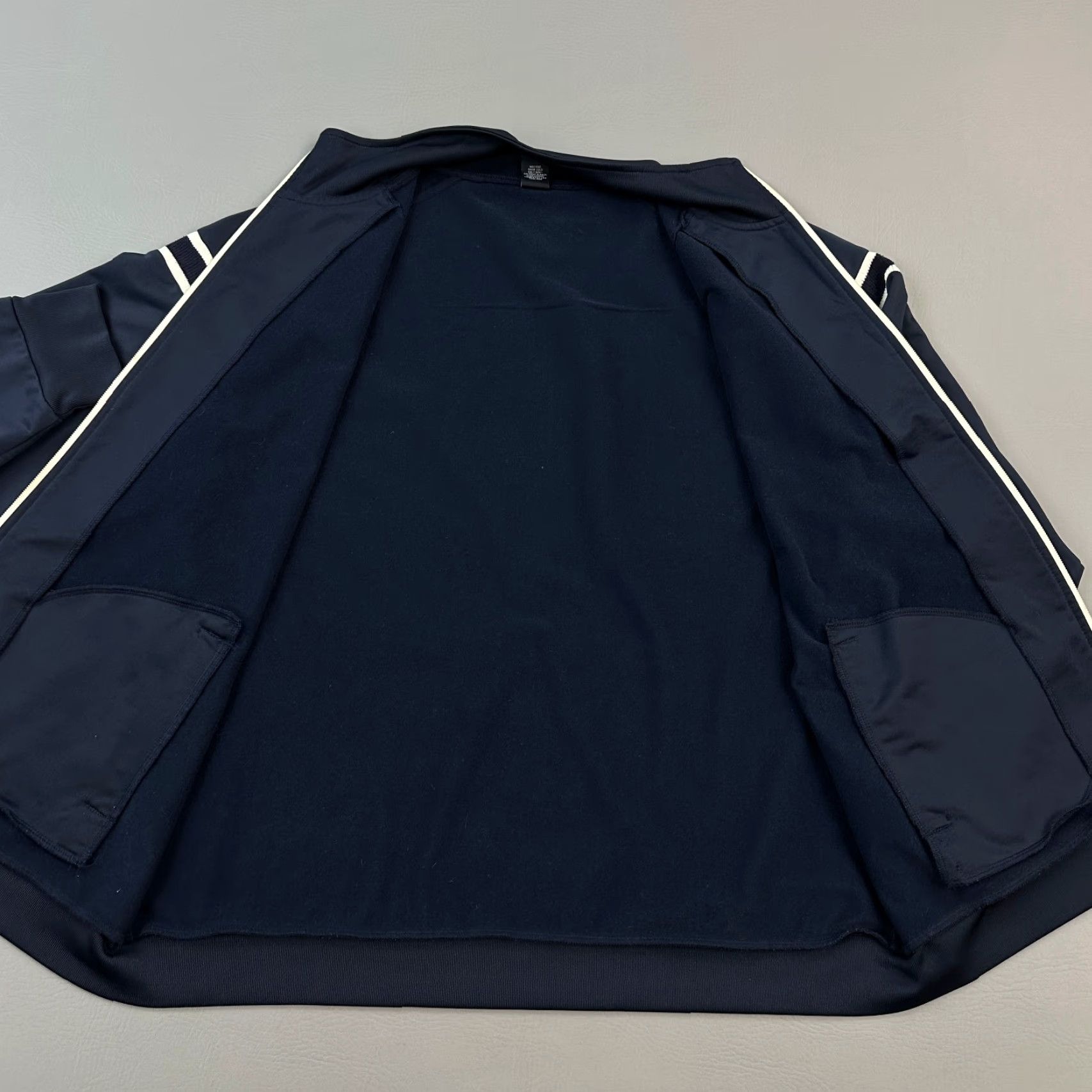 Gap VINTAGE Gap Track Jacket Mens Large Navy Full Zip Active Athleisure Retro Y2K Size US L / EU 52-54 / 3 - 5 Thumbnail