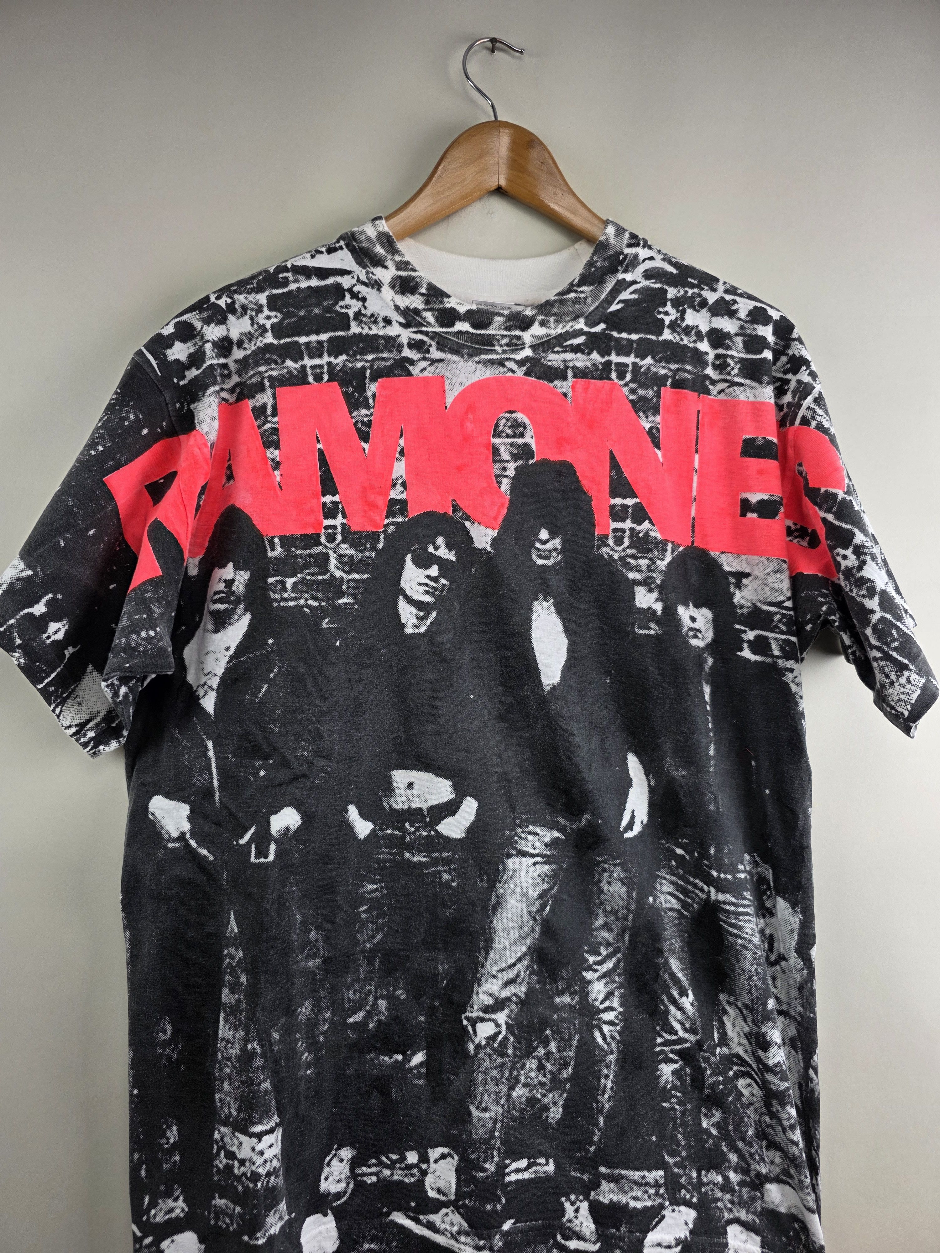 Band Tees × Vintage 90s The Ramones All over print L 21" 28.5" Size US L / EU 52-54 / 3 - 3 Thumbnail