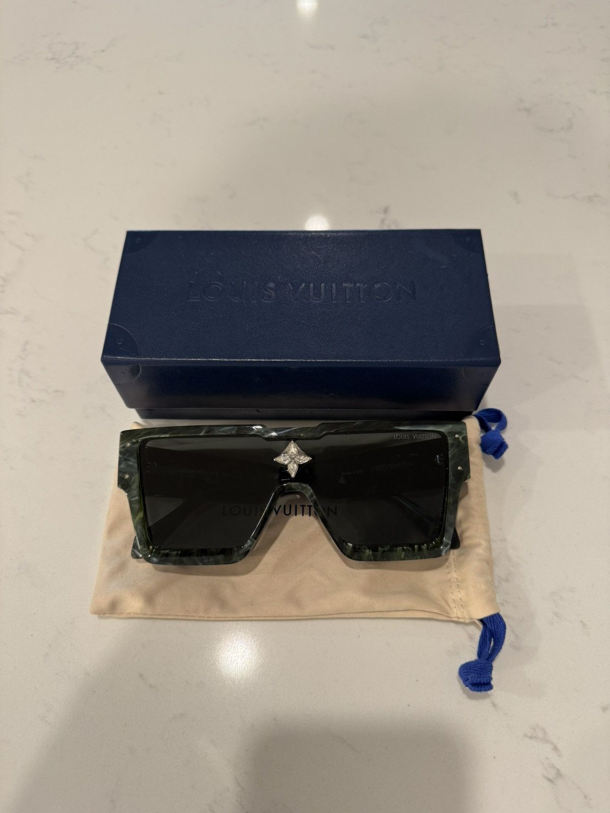 Louis Vuitton Louis Vuitton Cyclone Green Marble Size ONE SIZE - 1 Thumbnail
