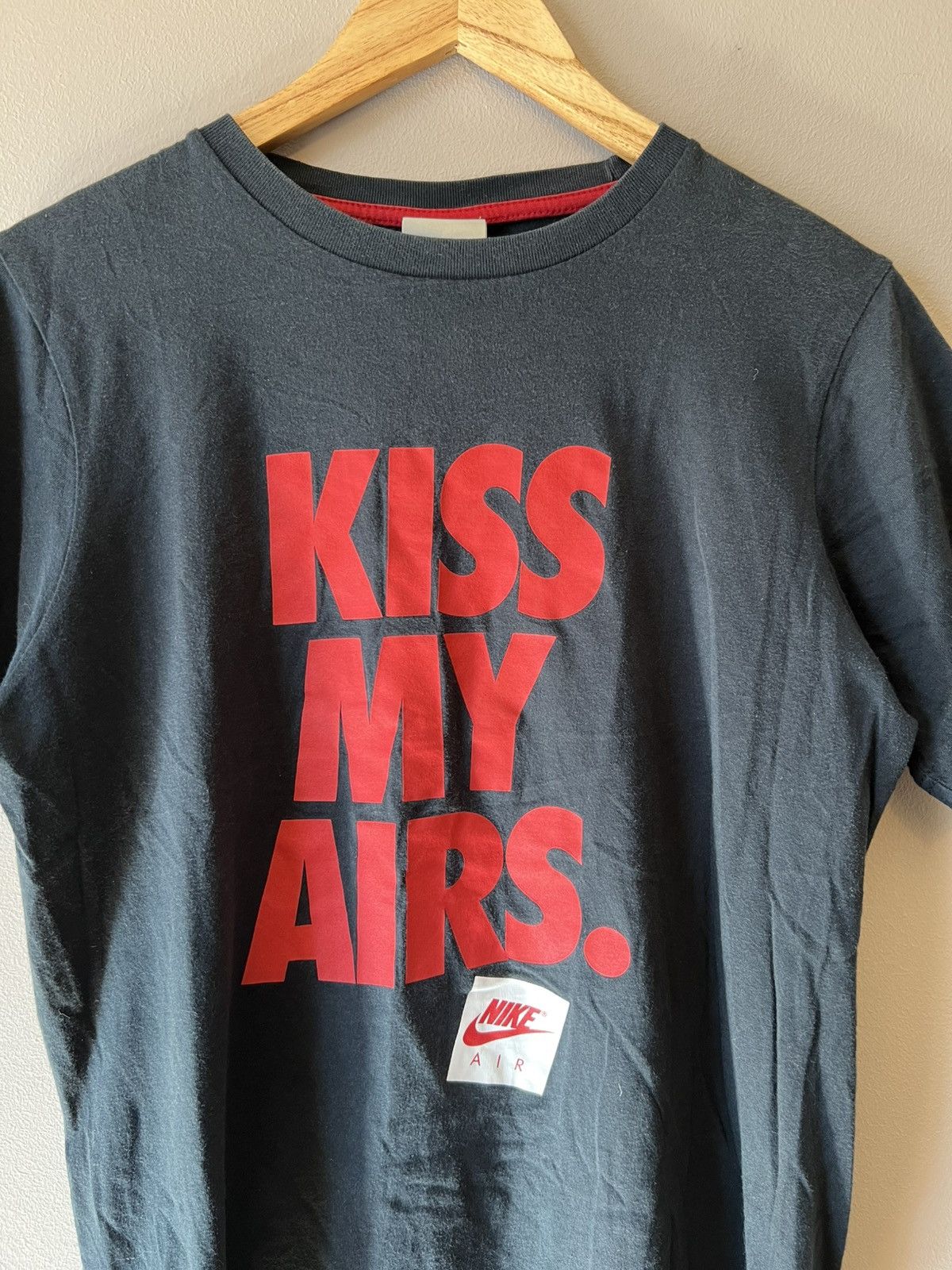 Nike Nike kiss my airs t-shirt Size US M / EU 48-50 / 2 - 2 Thumbnail