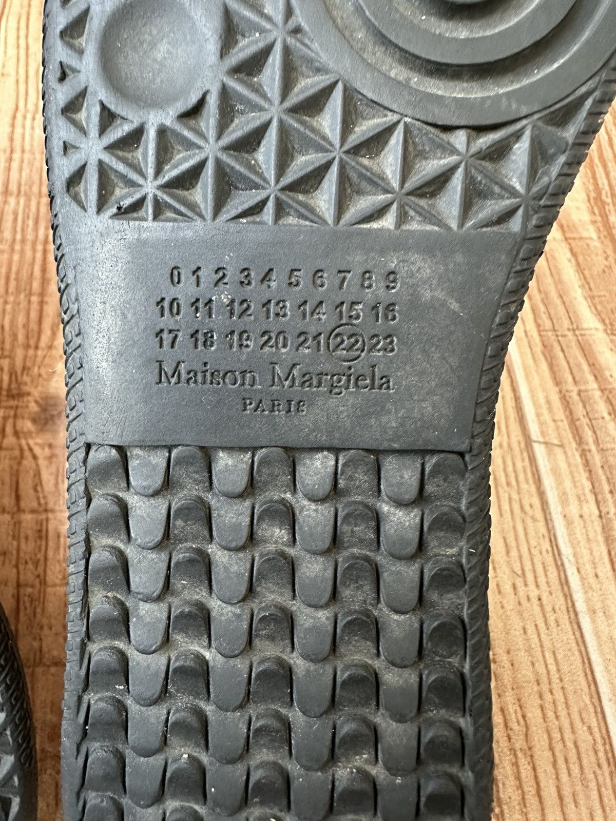 Maison Margiela Maison Margiela Black/Silver Metallic Leather Lowtop Sneaks Size US 7 / IT 37 - 18 Thumbnail