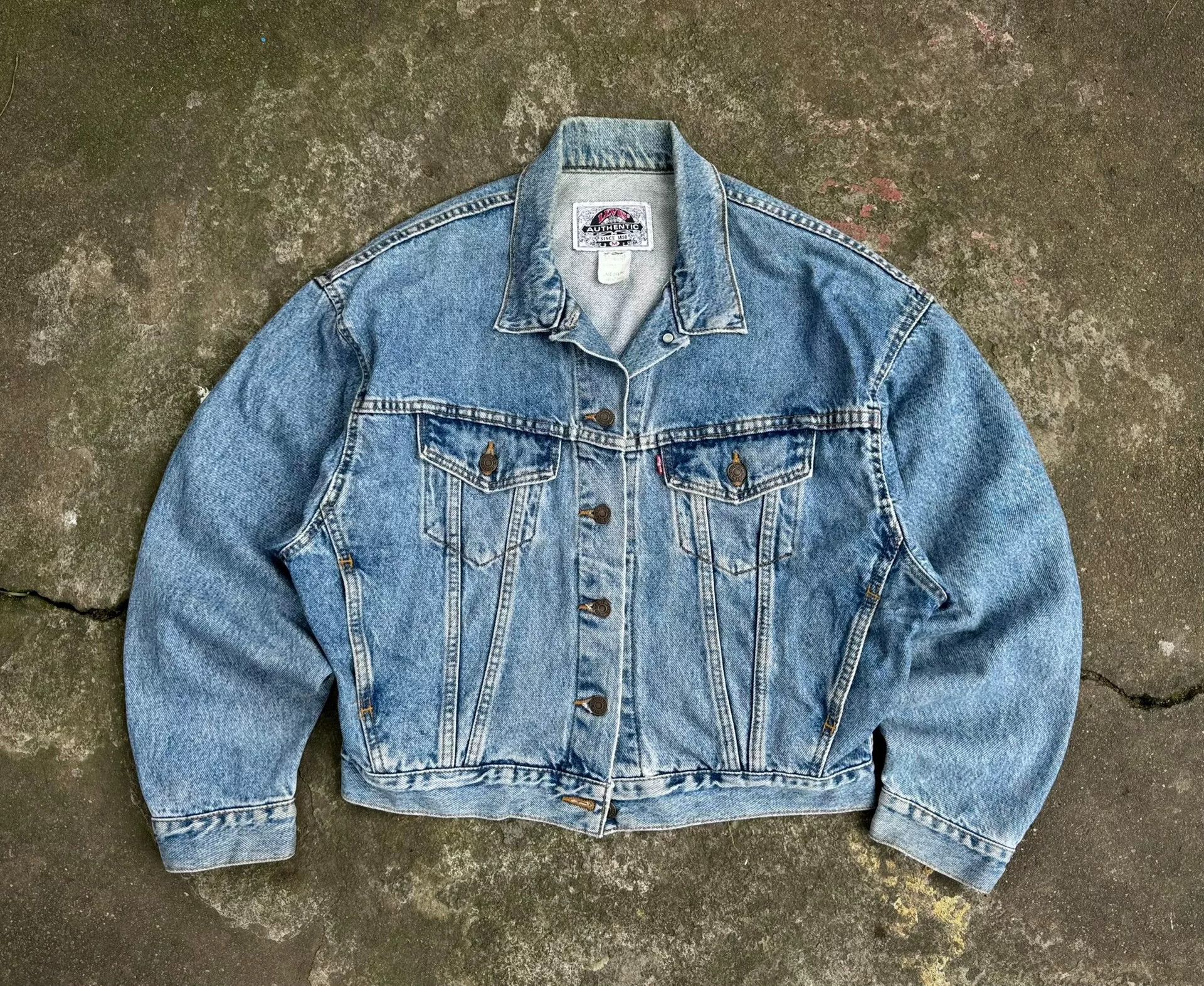 Vintage Vintage Levi's Boxy Denim Jacket USA Size US M / EU 48-50 / 2 - 1 Thumbnail