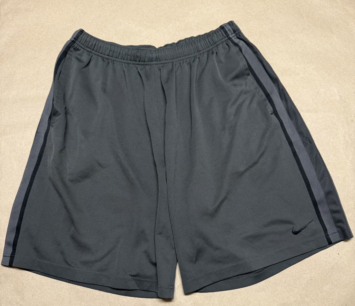 Nike Nike DriFit Basketball Shorts Gray size XL Rare! Size US 38 / EU 54 - 1 Thumbnail