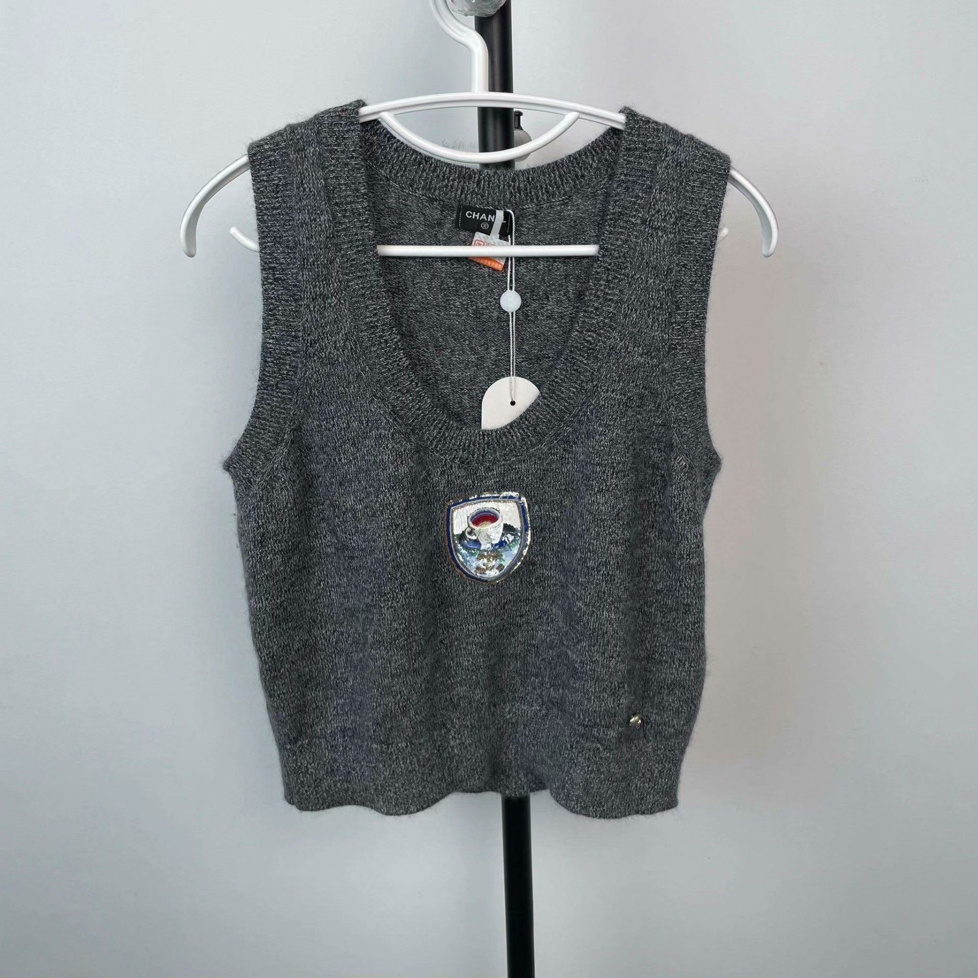 Chanel Chanel Knit Gray Tank Top 38 Women Size S / US 4 / IT 40 - 1 Thumbnail