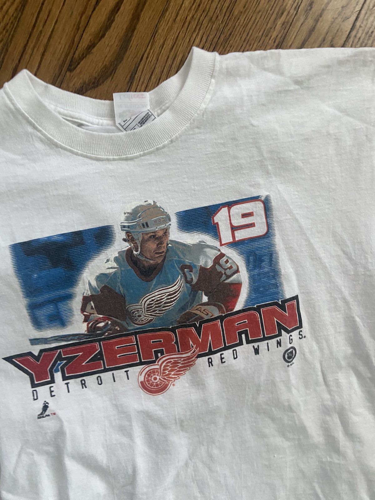 Vintage Vintage detroit red wings steve yzerman t shirt Size US XL / EU 56 / 4 - 3 Thumbnail