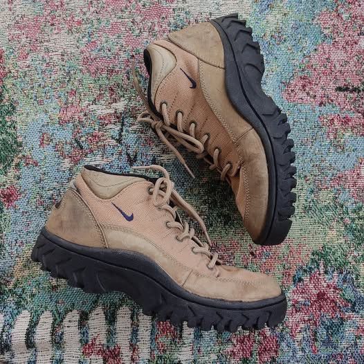 Nike Nike ACG Hiking Boots 1990s Size US 8 / EU 41 - 1 Thumbnail