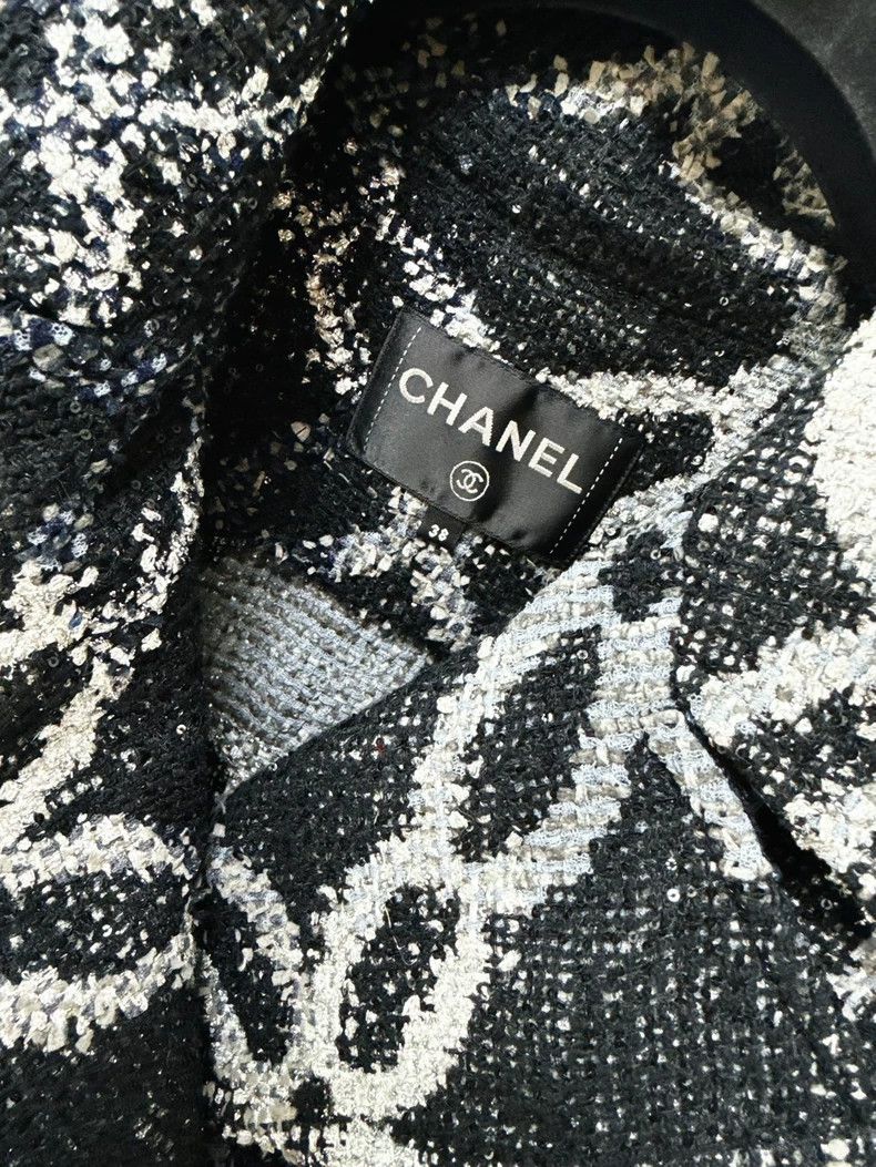 Chanel Chanel 19 beaded embroidered lapel mixed-color clover patt Size XS / US 0-2 / IT 36-38 - 7 Thumbnail