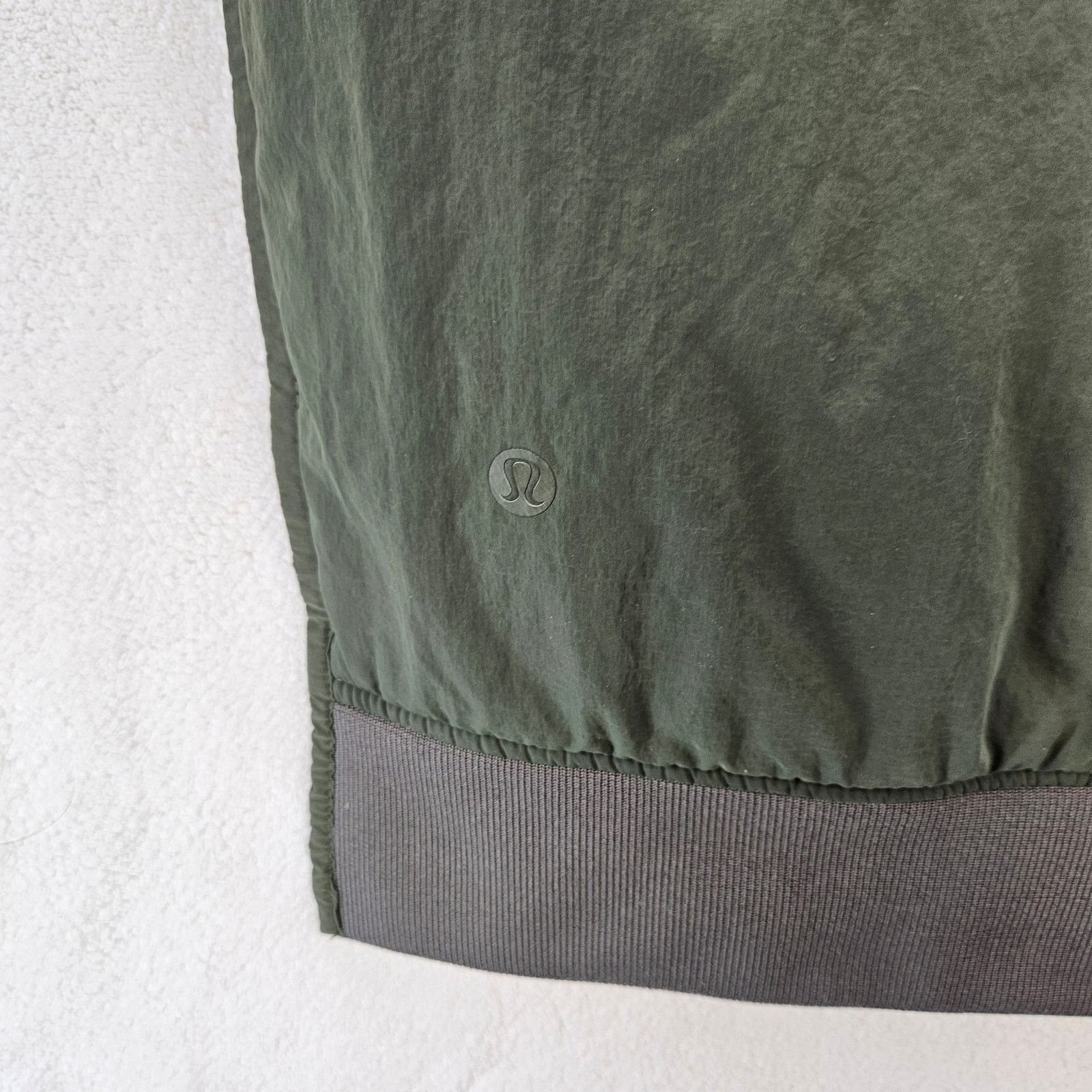 Lululemon LULULEMON WOMEN'S 12 GREEN INSULATED ZIP UP VEST MINOR STAIN Size XL / US 12-14 / IT 48-50 - 7 Thumbnail