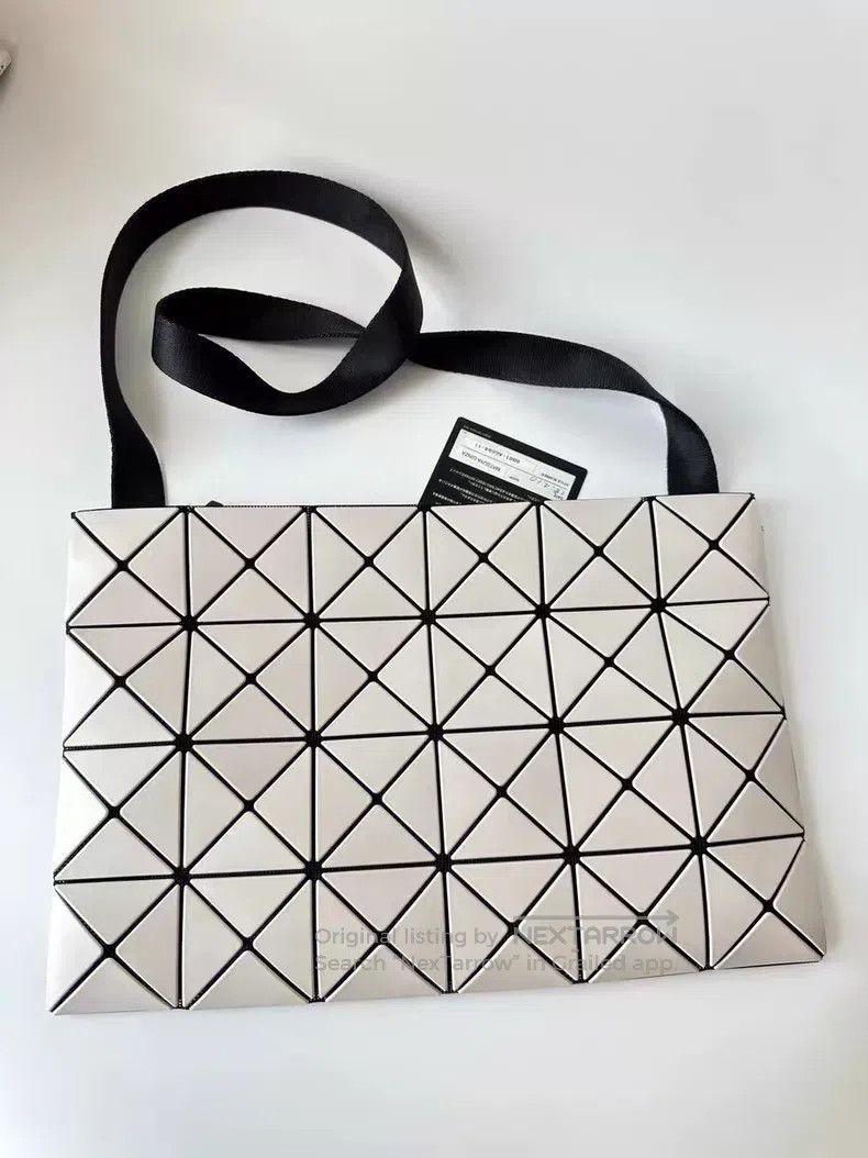 Issey Miyake Issey Miyake White Shoulder Bag Size ONE SIZE - 3 Thumbnail