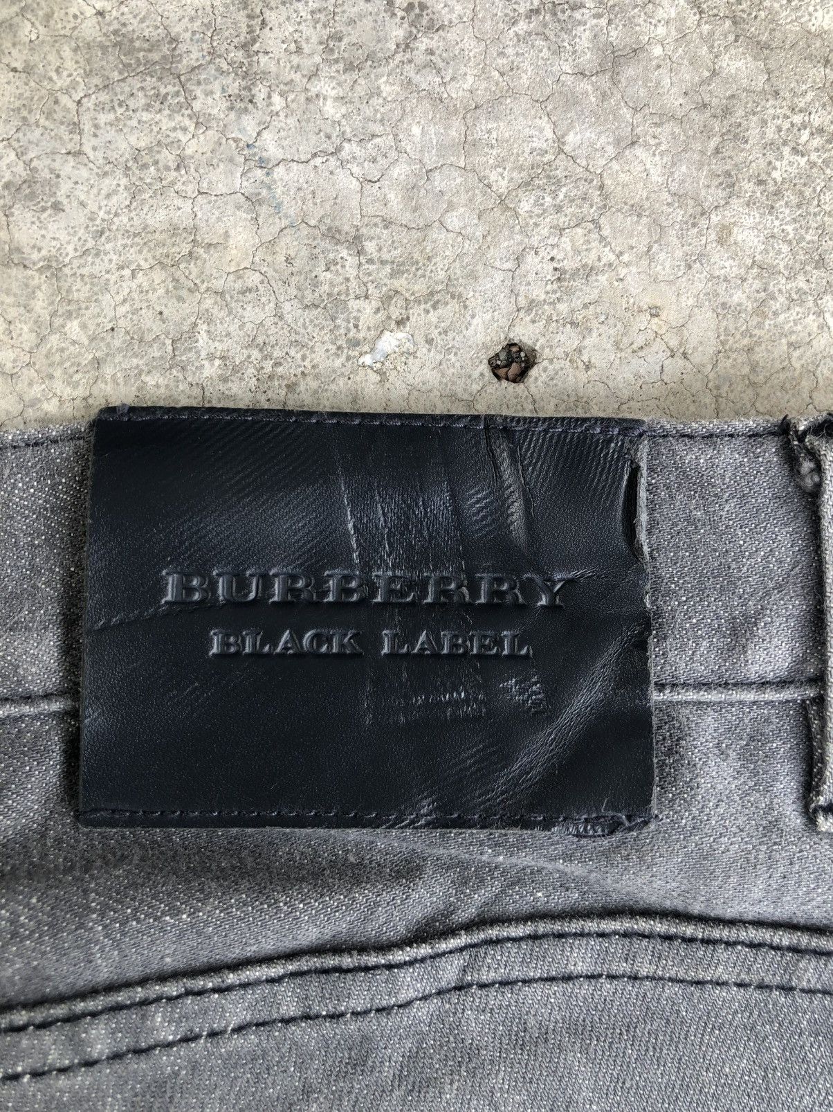 Burberry Burberry Black Label Distressed Slim Jeans Size US 33 - 18 Thumbnail