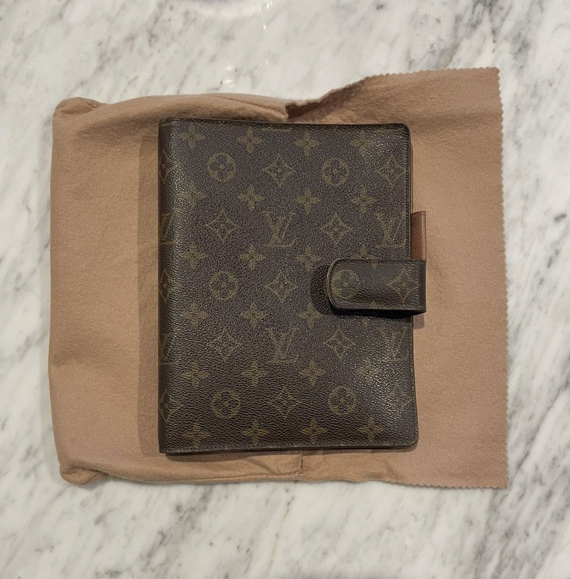 Louis Vuitton Large ring Agenda cover Size 44 - 3 Thumbnail