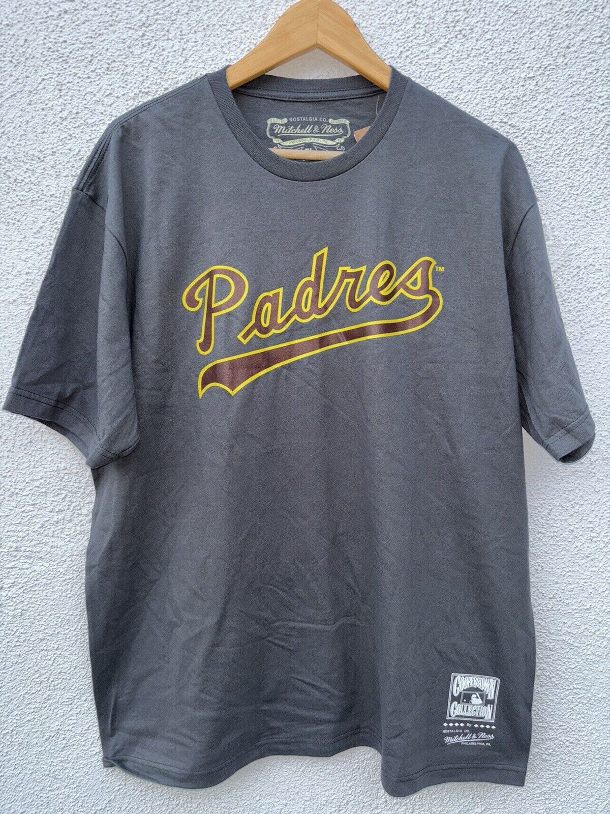 Mitchell & Ness San Diego Padres Basic Woodmark T-Shirt (XL) Heather Grey Size US XL / EU 56 / 4 - 1 Thumbnail