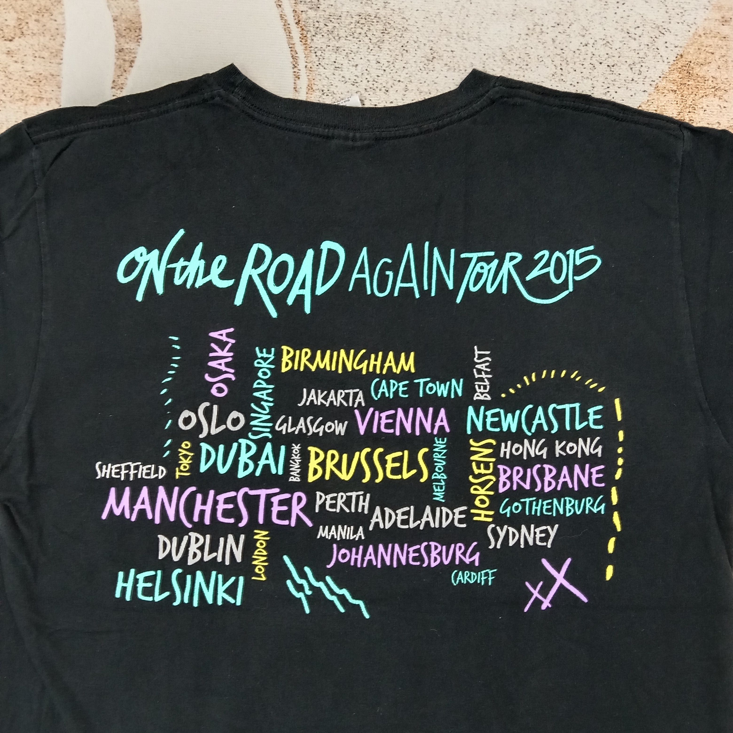 Band Tees One Direction On The Road Again Tour Tshirt C267N54 Size US M / EU 48-50 / 2 - 7 Thumbnail