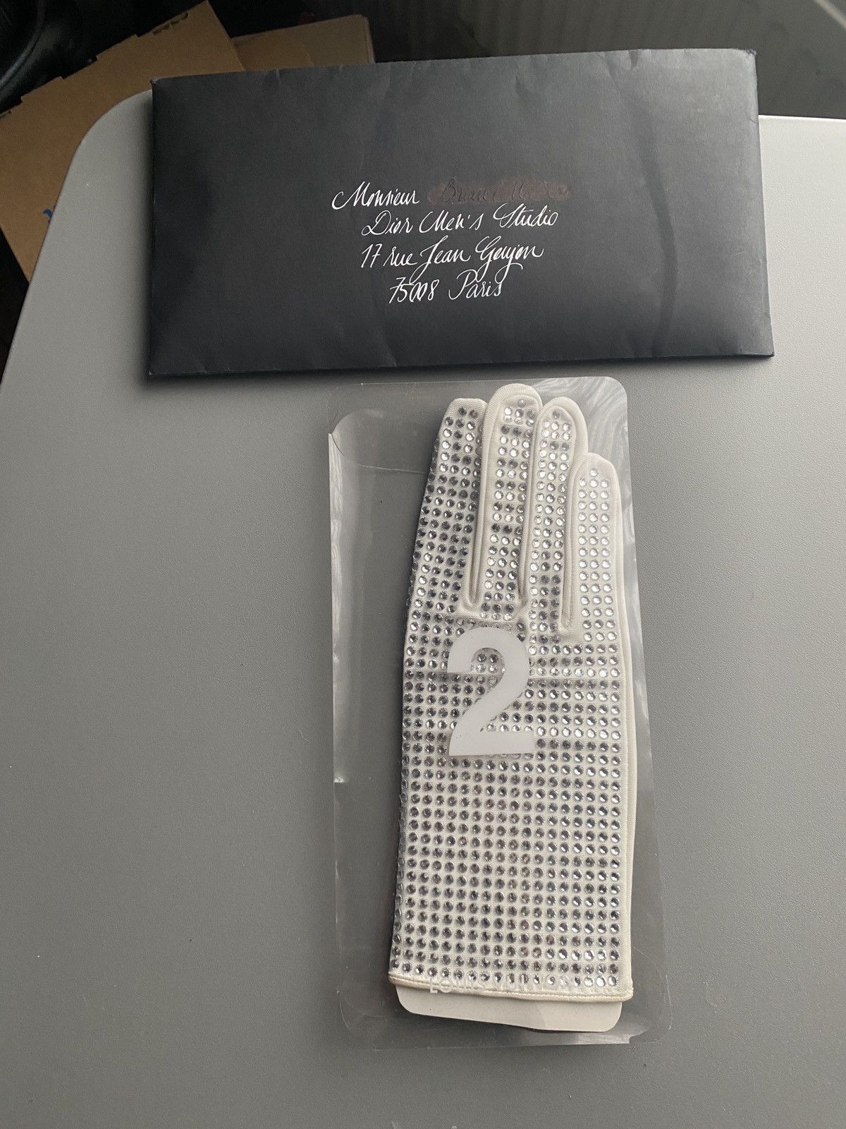Louis Vuitton Louis Vuitton FW19 Virgil MJ Glove Invite Size ONE SIZE - 3 Thumbnail