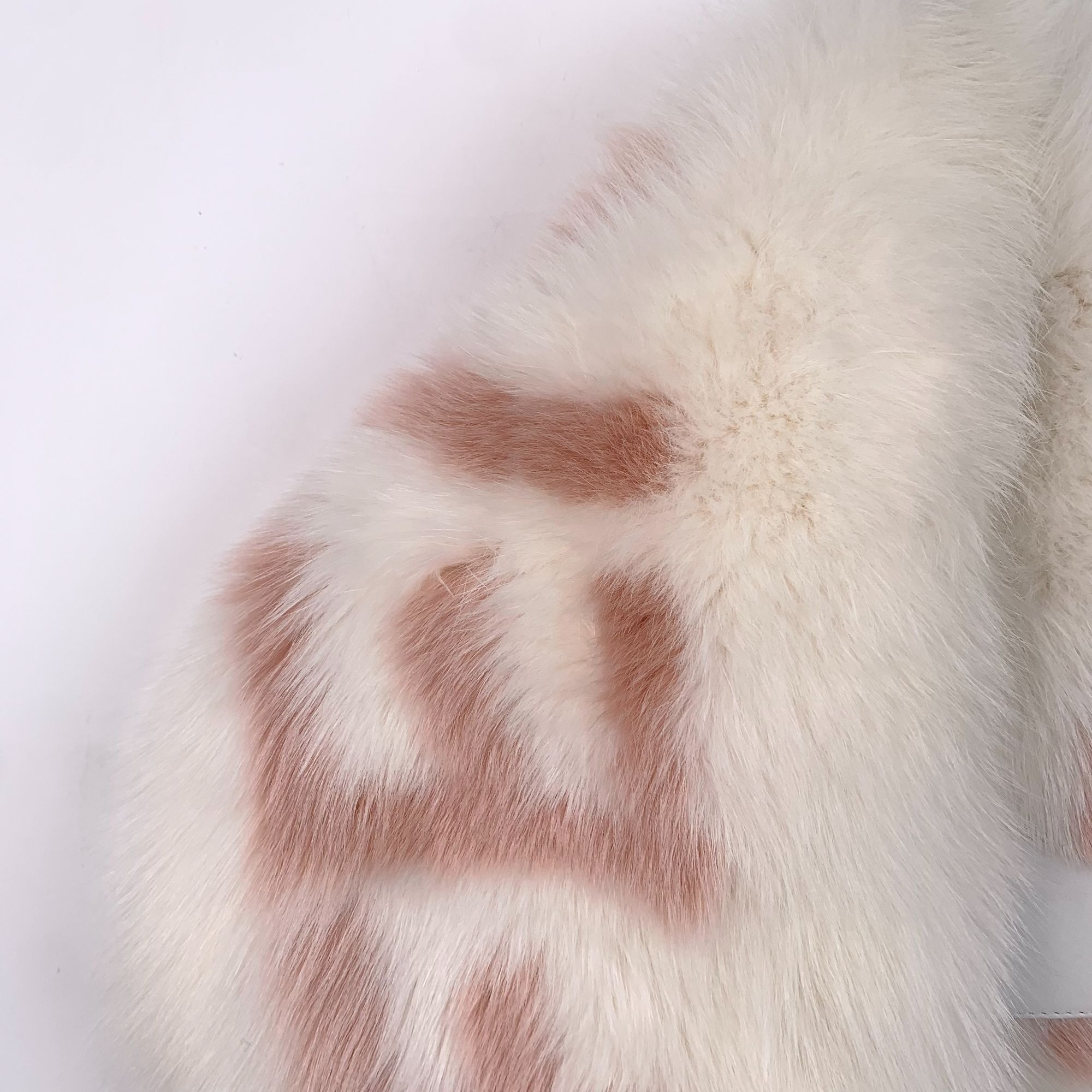 Fendi Fendi Fox Fur & Silk Womens Scarf With Buckle White & Pink Size ONE SIZE - 4 Thumbnail