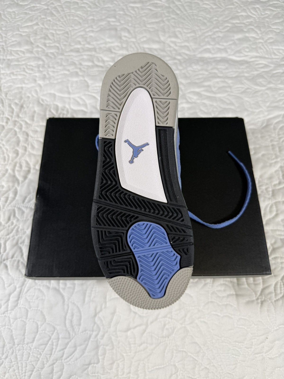 Jordan Brand Air Jordan 4 University Blue 2Y Size US 4 / IT 34 - 7 Thumbnail