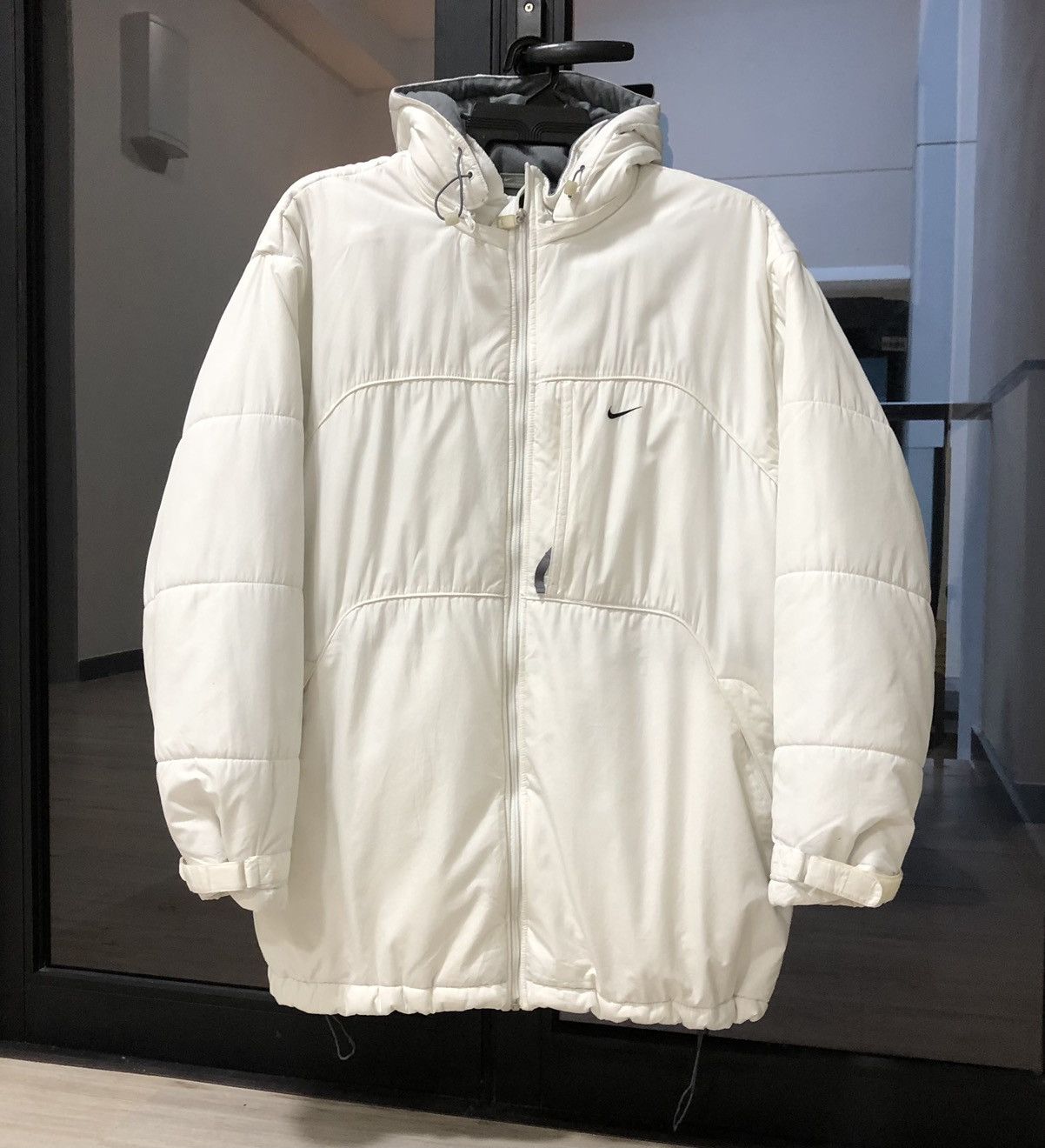 Nike Vintage Nike Small Logo White Puffer Jacket Size US L / EU 52-54 / 3 - 2 Thumbnail