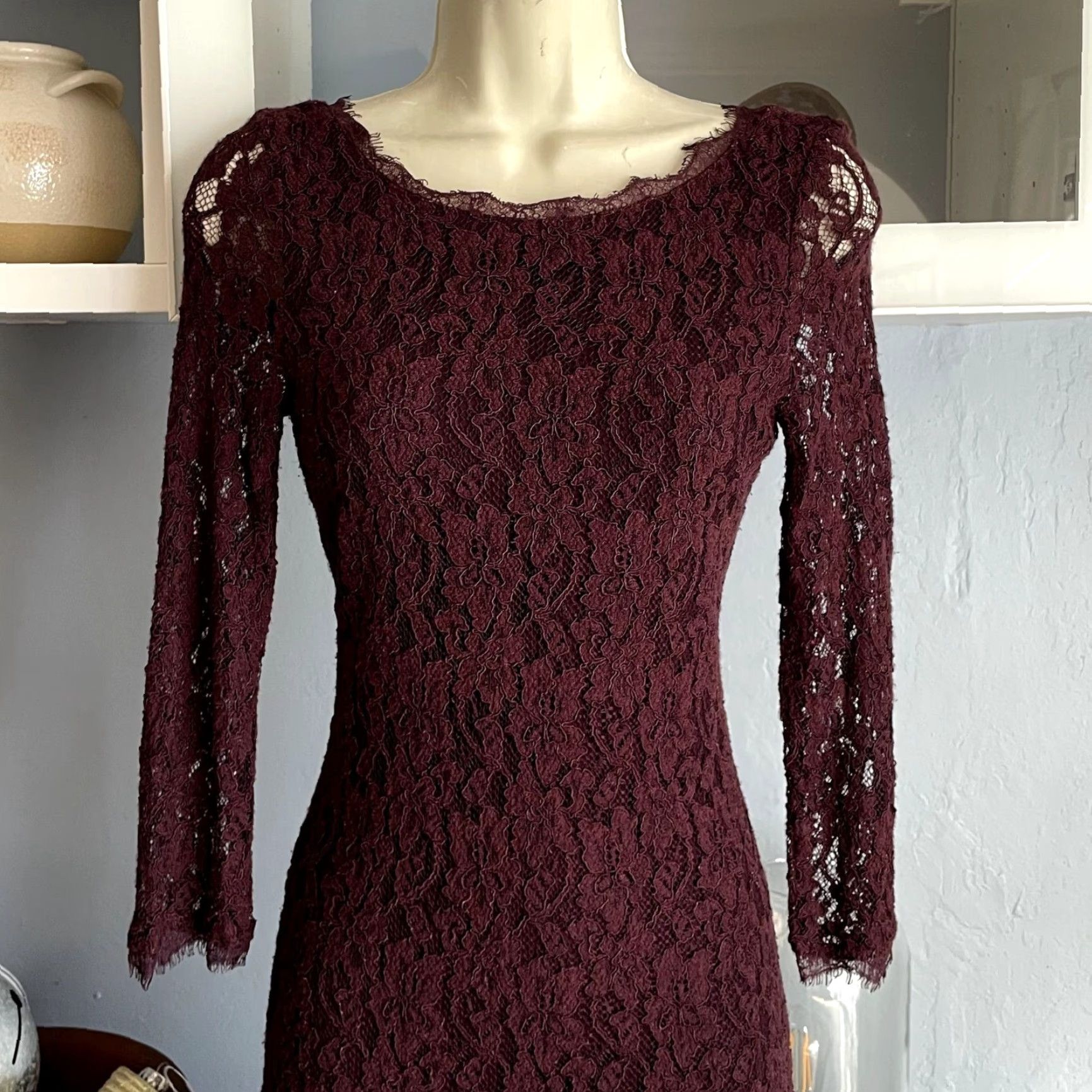 Aritzia Aritzia Babaton Rafael Burgundy Lace Sheath Dress Women Size 0 Size XS / US 0-2 / IT 36-38 - 2 Thumbnail