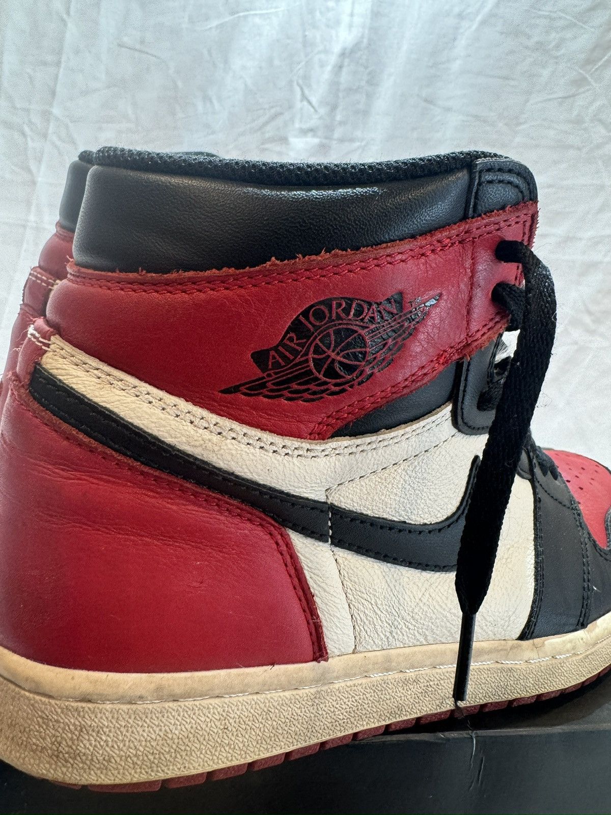 Jordan Brand Jordan 1 High Bred Toe 2018 Size US 10 / EU 43 - 8 Thumbnail