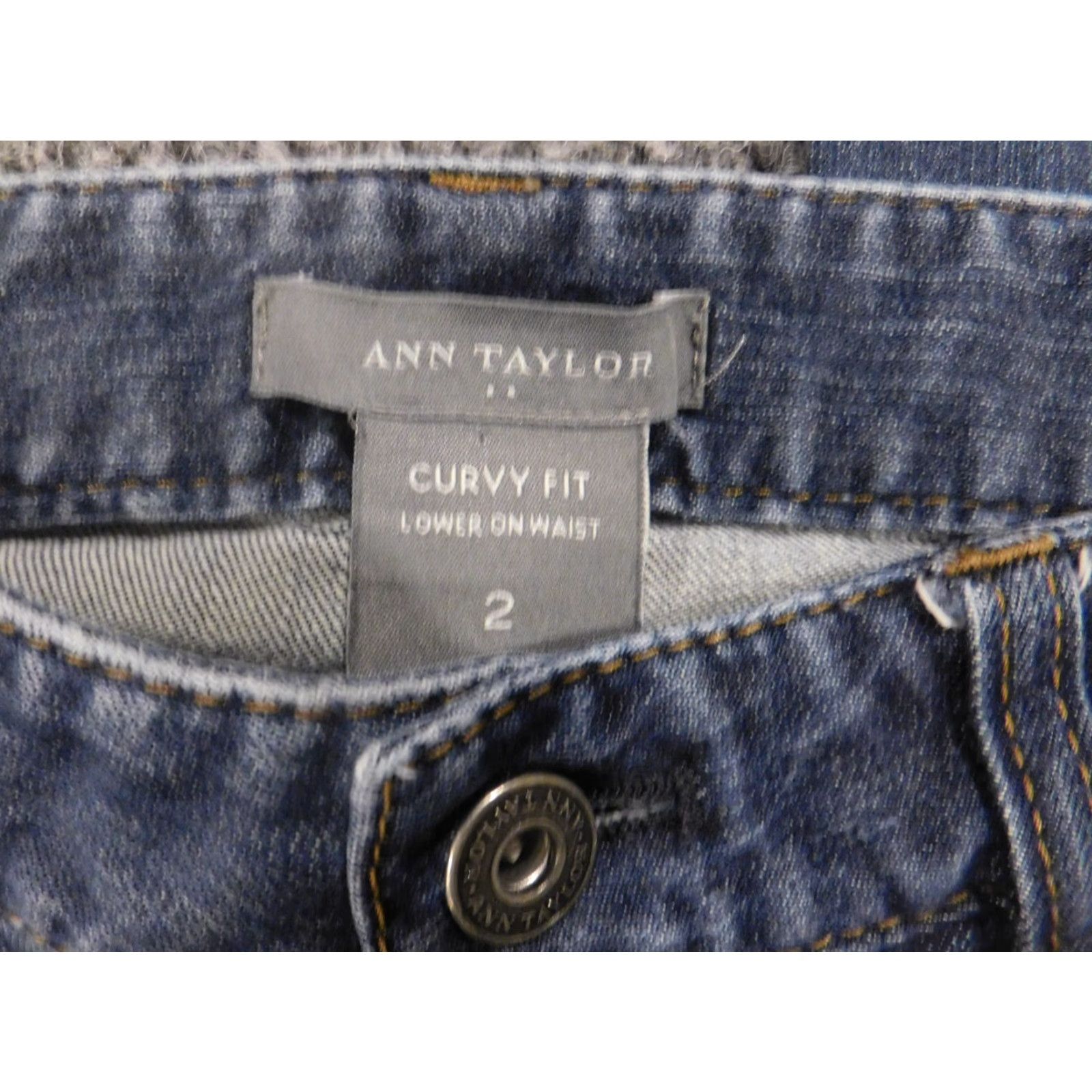 Ann Taylor Ann Taylor Jeans Women 2 Blue Straight Curvy Fit Low on Waist Denim Zip Pockets Stretch Regular 32in Inseam - Designer Size 26" / US 2 / IT 38 - 2 Thumbnail
