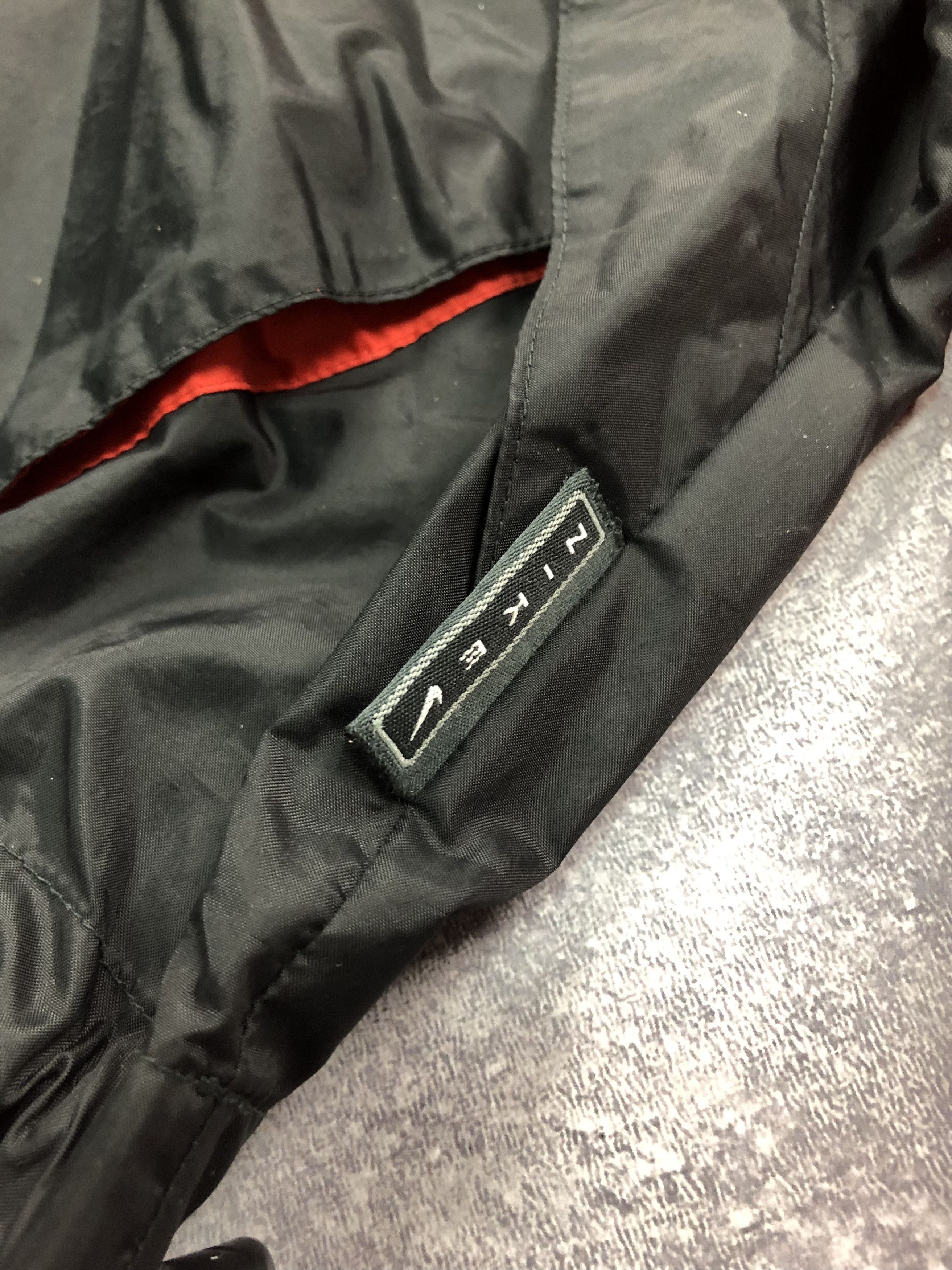 Nike NIKE Vintage 1990s Nylon Hype Jacket Big Logo Red Black Size US M / EU 48-50 / 2 - 7 Thumbnail
