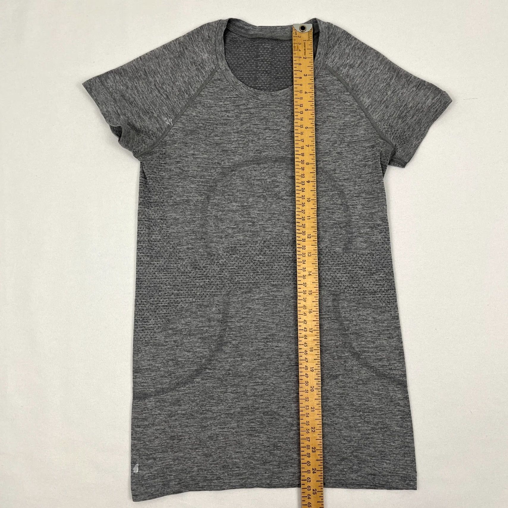 Lululemon Lululemon Swiftly Tech Shirt Sz 4 Gray Active Fitness Gym Short Sleeve Womens Size S / US 4 / IT 40 - 5 Thumbnail