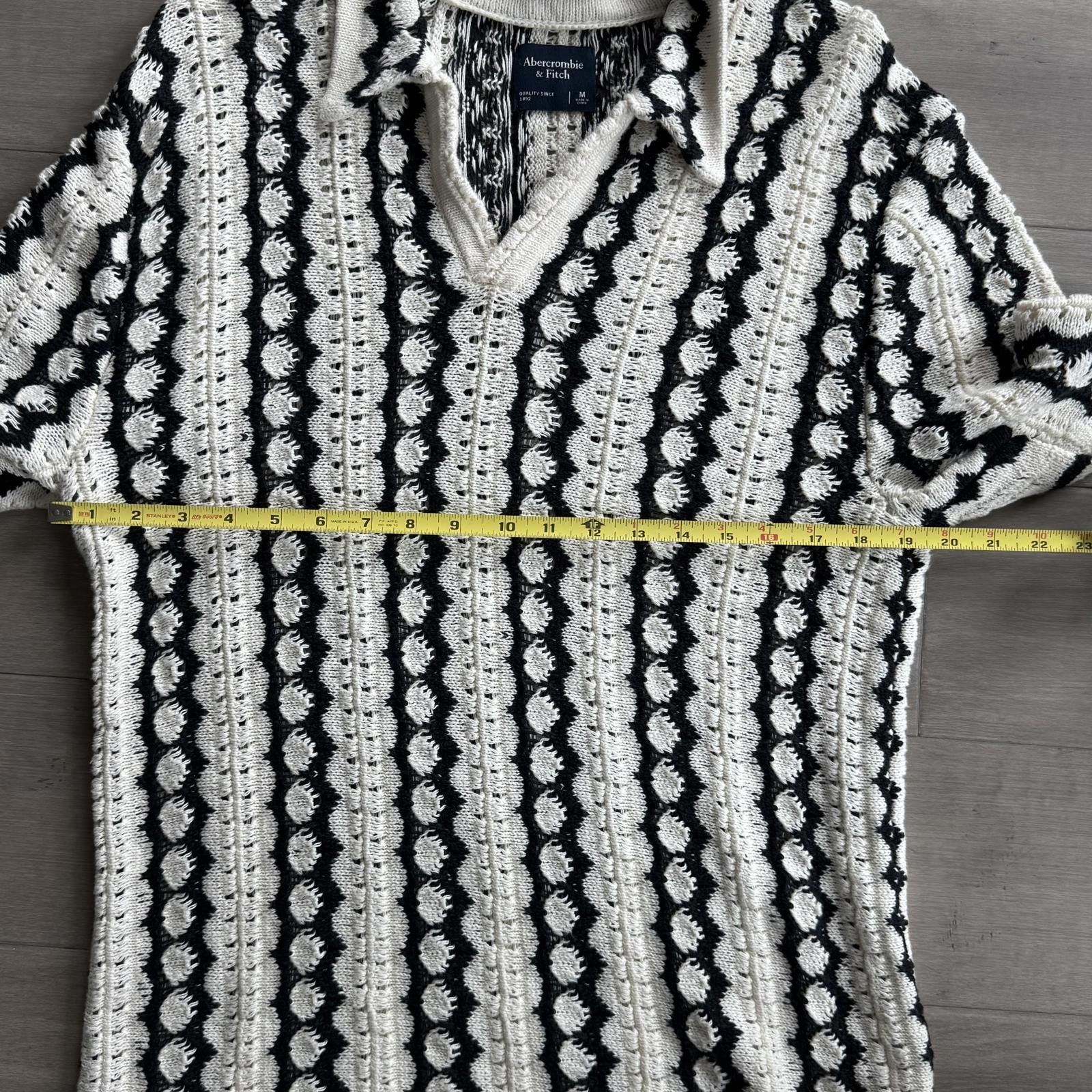 Abercrombie & Fitch Abercrombie and Fitch Men's Black & White Knit Shirt Size M Size US M / EU 48-50 / 2 - 7 Thumbnail