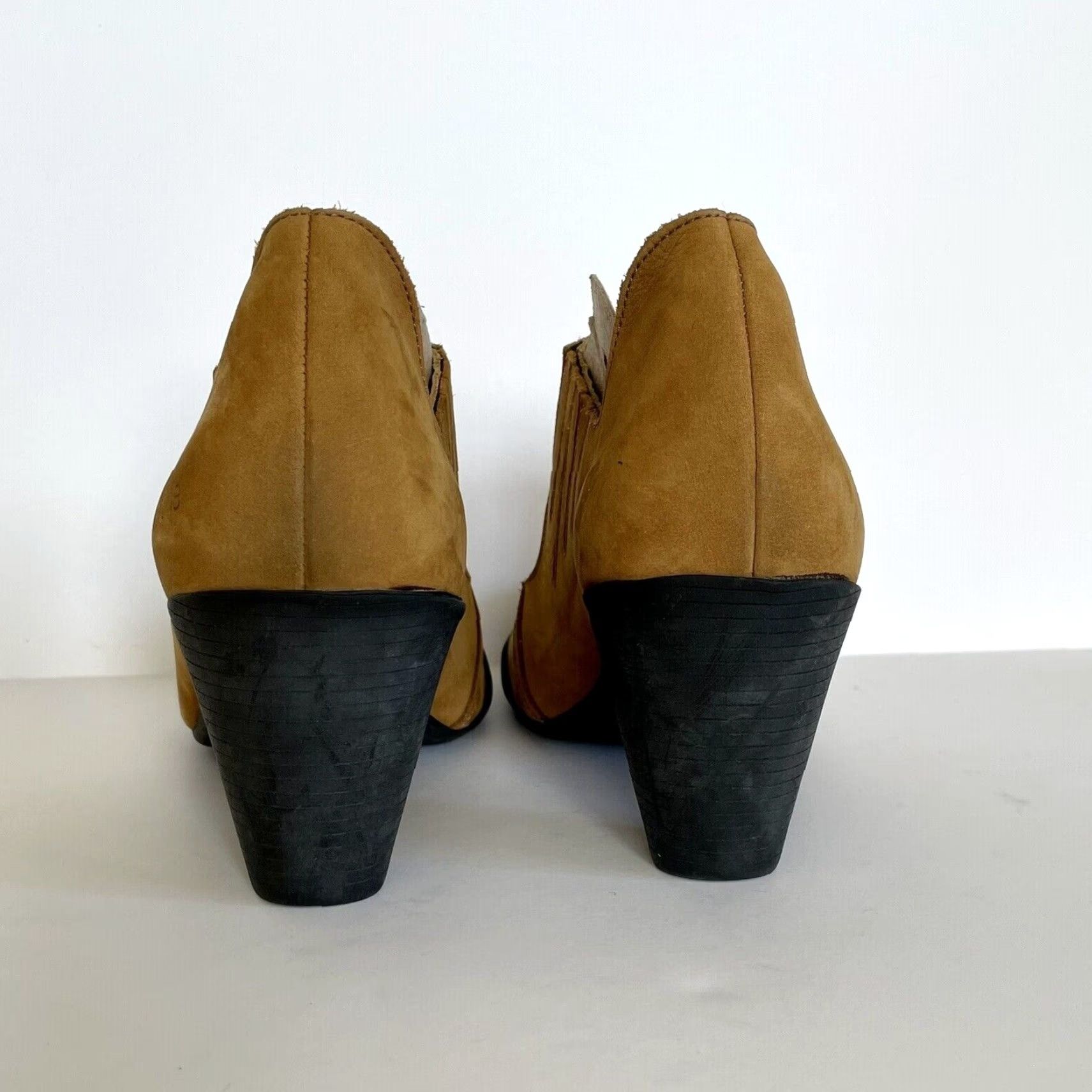 Vintage Arche France Suede Mary Jane Pumps Heels Size 38 US 7 Mustard Yellow Womens Mary Jane Heel Buckle Closure Vintage? Size US 7 / IT 37 - 6 Thumbnail