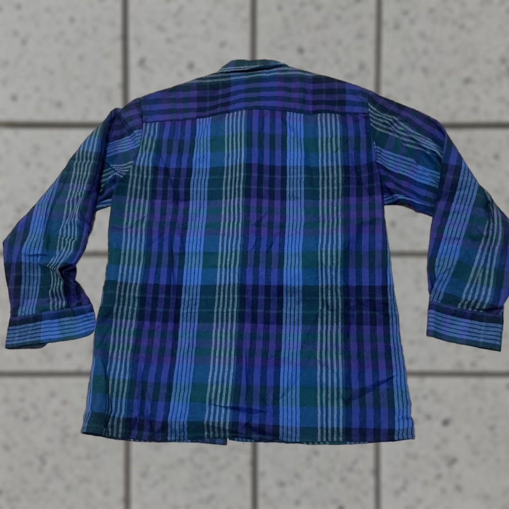 Vintage VINTAGE Claybrooke Outdoors Flannel Shirt Men 16-16.5 Purple Green Plaid 80s 90s Cotton Acrylic Button-Up Casual Workwear Fall Winter Spring Size US L / EU 52-54 / 3 - 1 Thumbnail