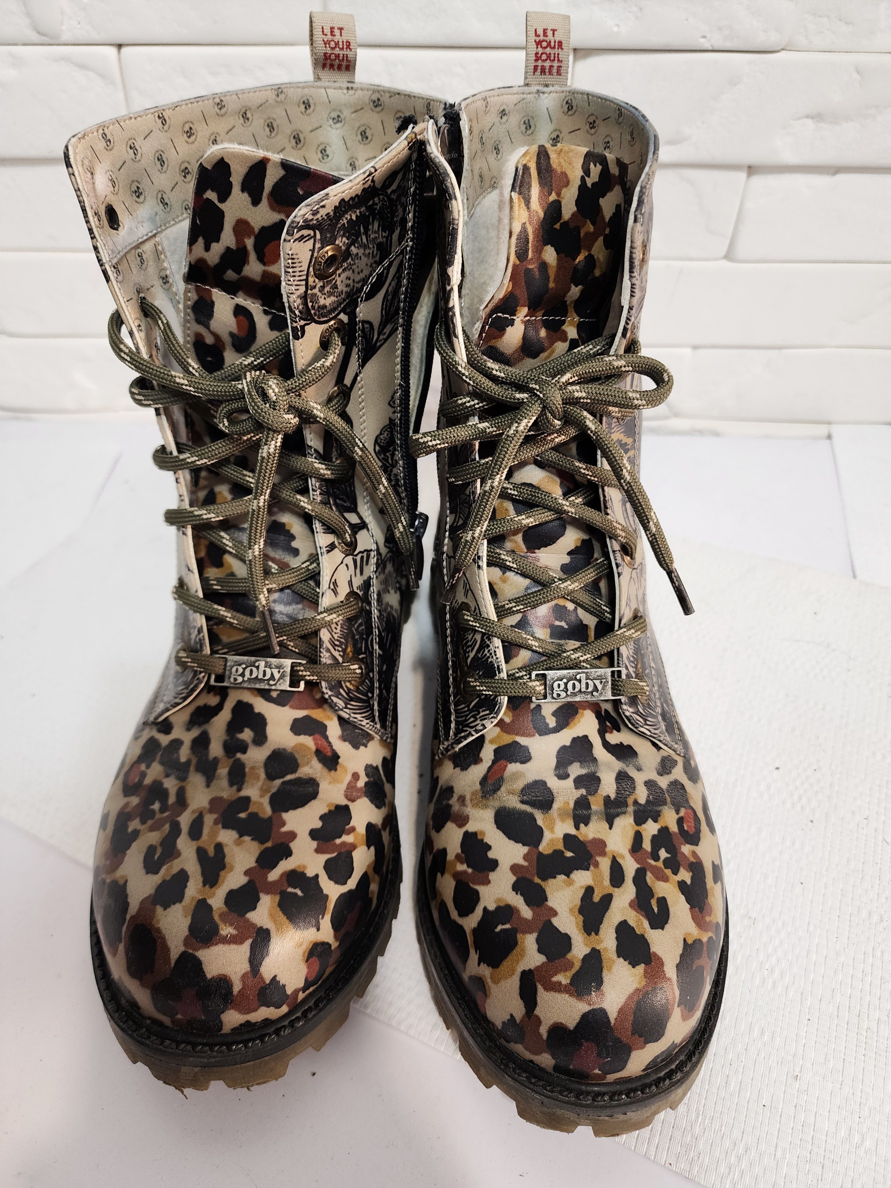 Uniqlo Bruwn Faux Leather Boots: Women's Style Shoes, Size US 10 / IT 40 - 8 Thumbnail